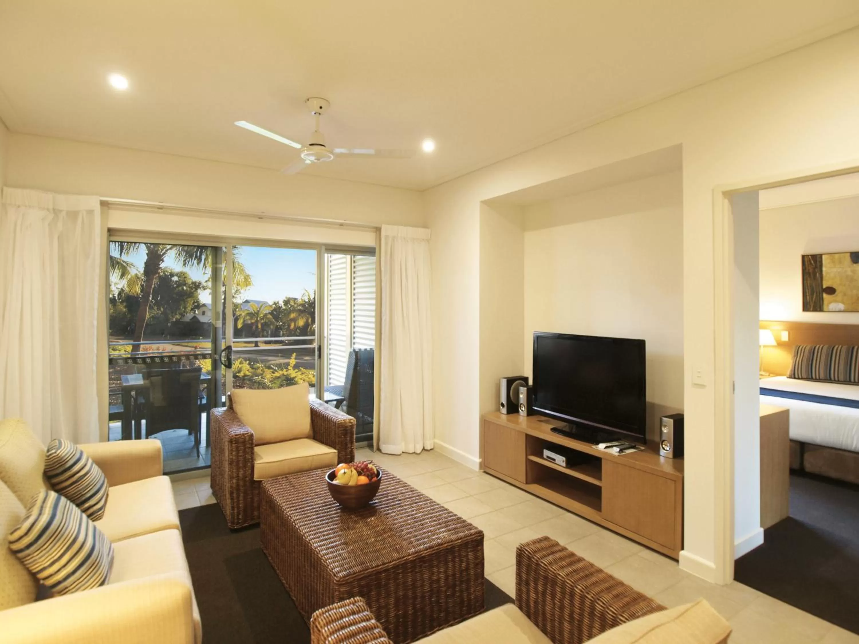 TV and multimedia in Oaks Broome Hotel