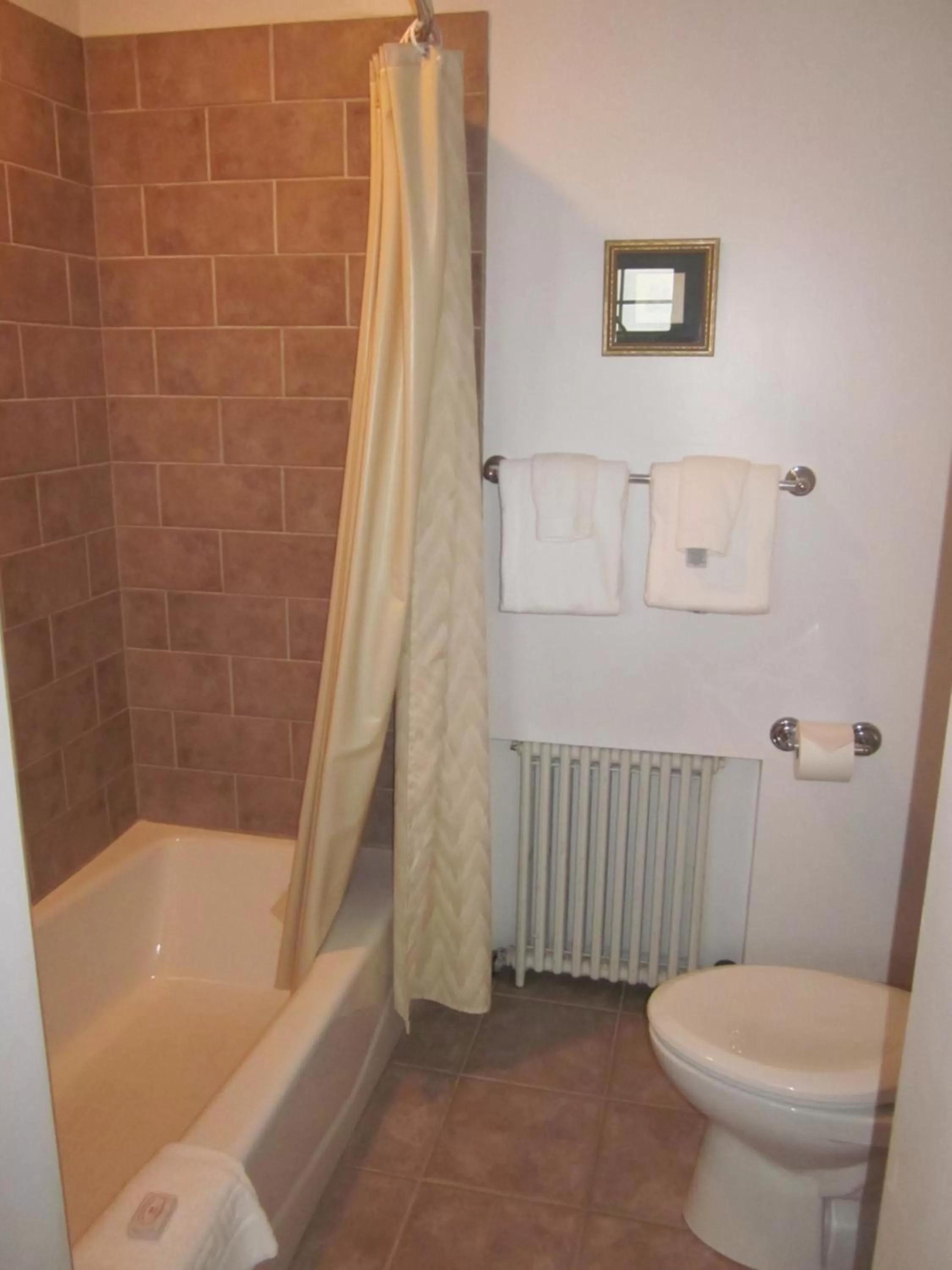 Bathroom in Stanton House Inn