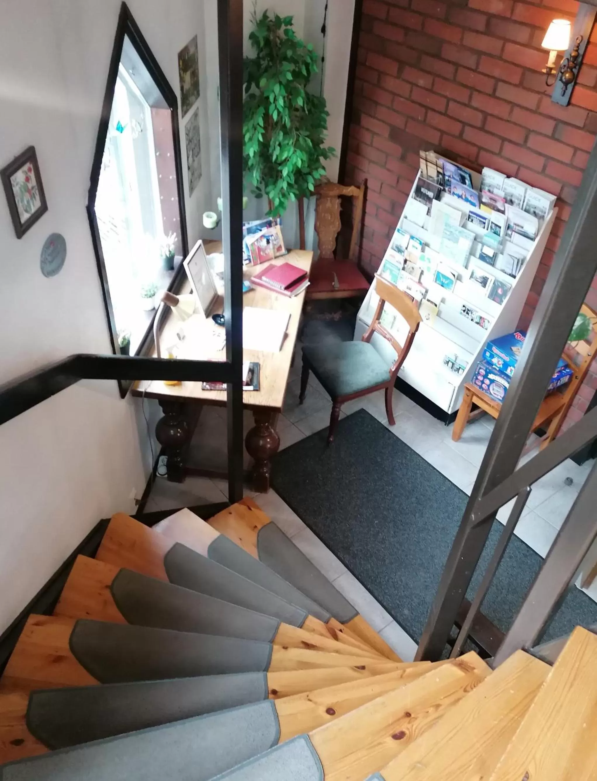 Communal lounge/ TV room, Bed in Cronin's Guesthouse Bed & Breakfast