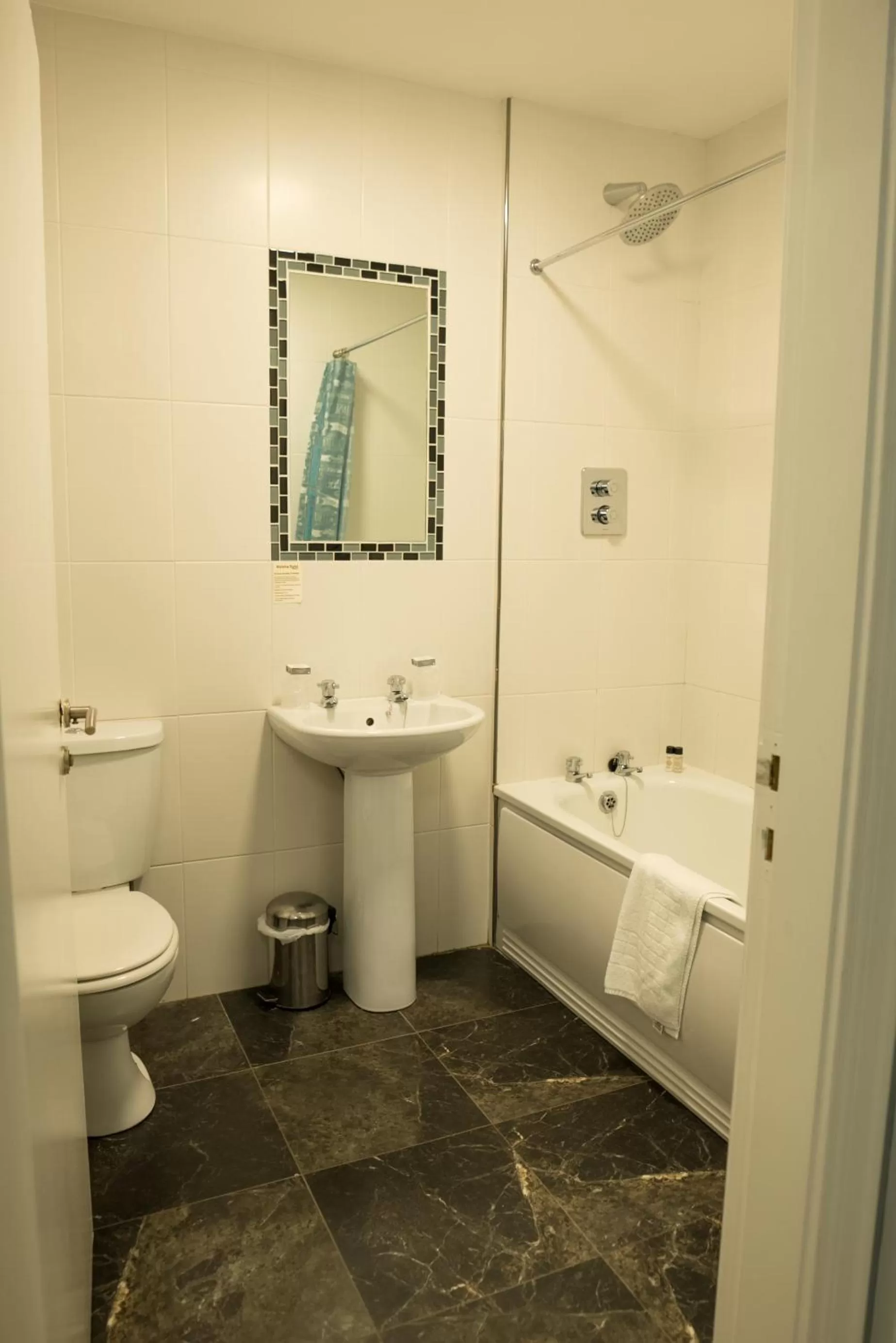 Bathroom in Walsh's Hotel and Apartments
