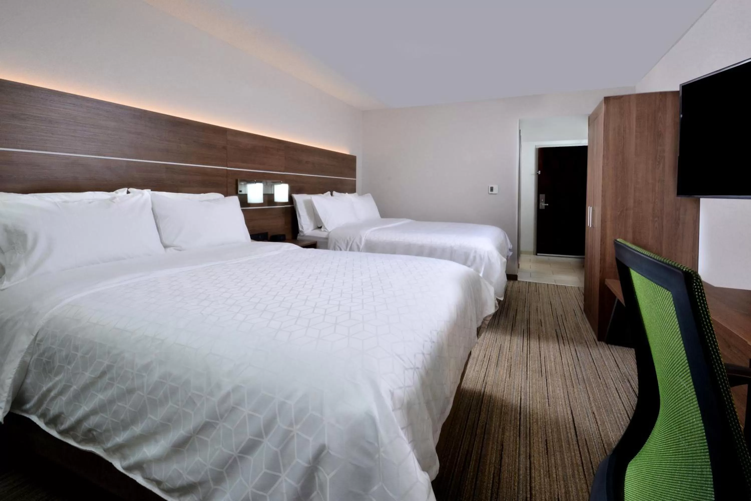 Photo of the whole room, Bed in Holiday Inn Express Durham by IHG