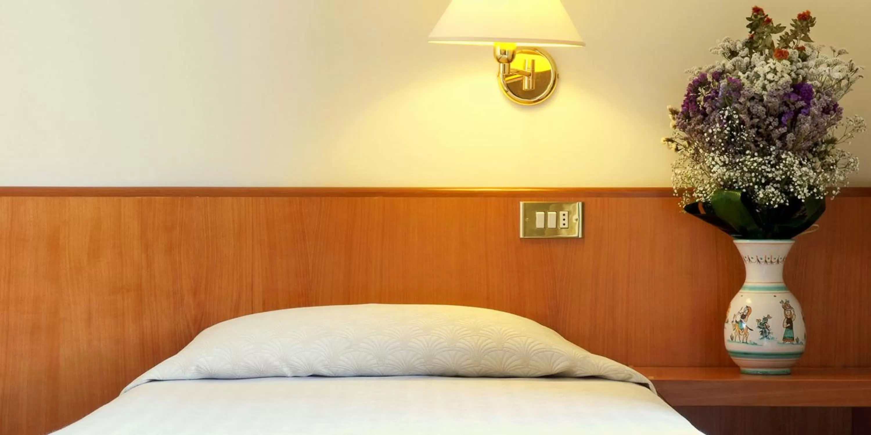 Decorative detail, Bed in Hotel Plaza