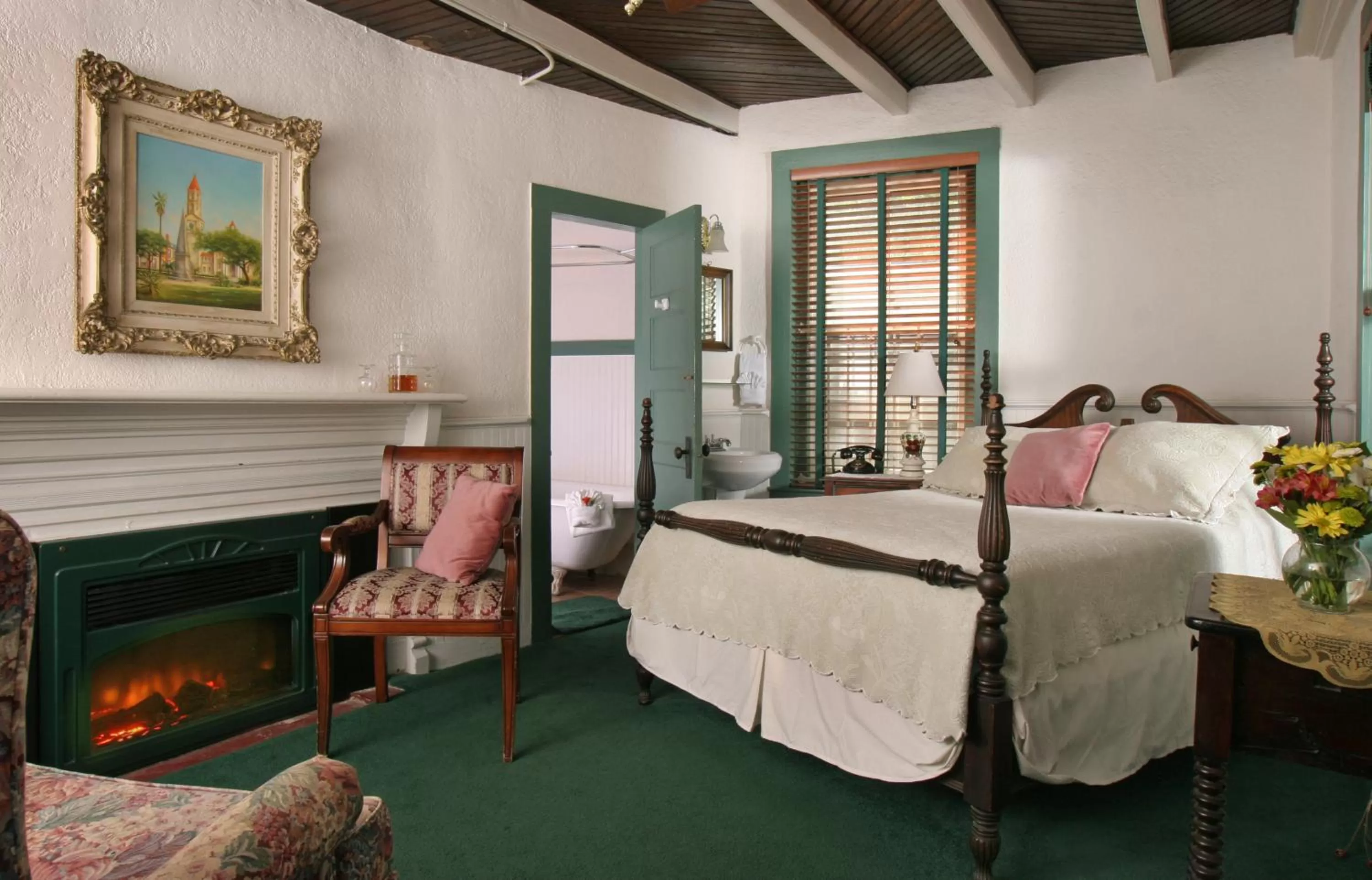 Photo of the whole room, Bed in St. Francis Inn - Saint Augustine