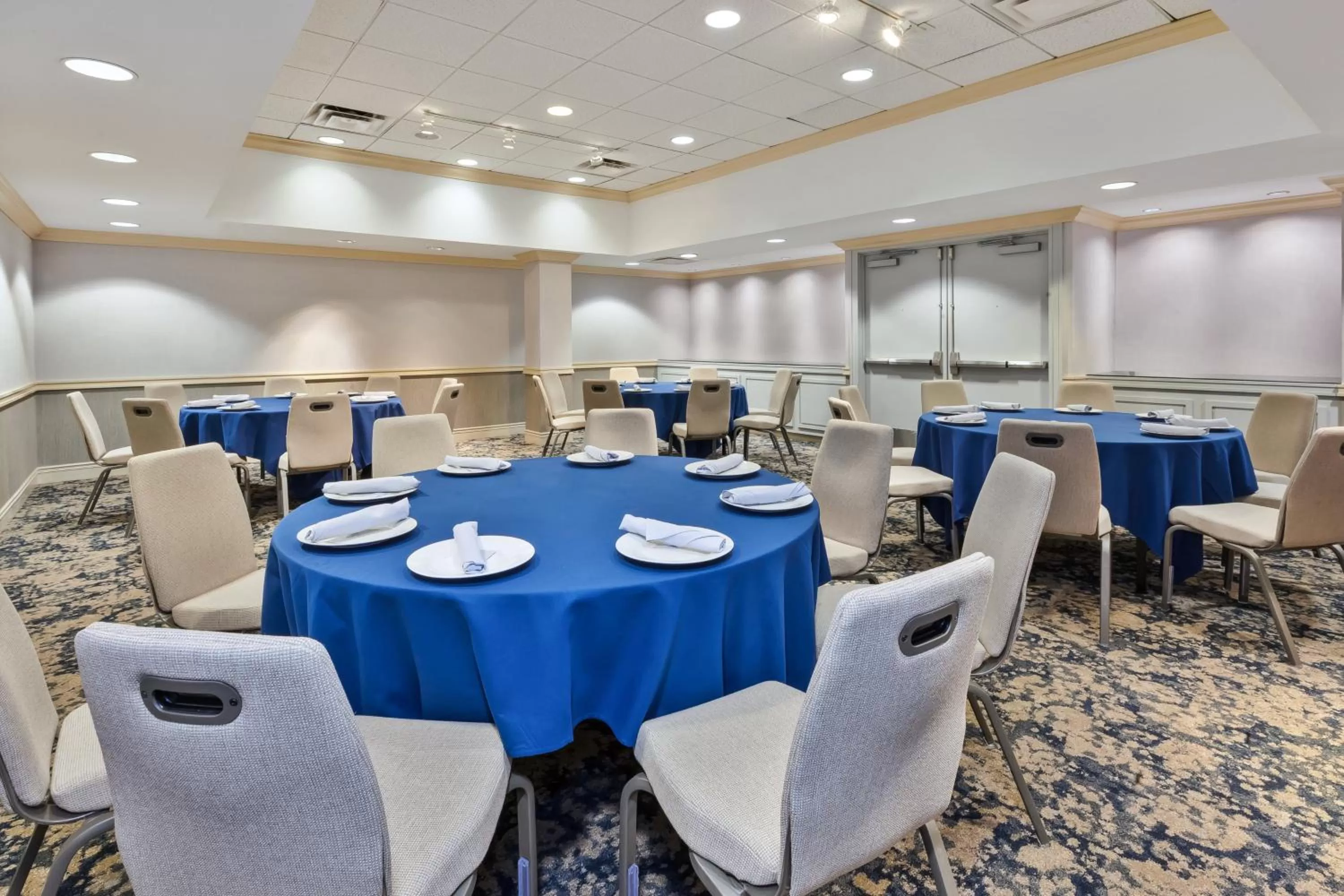 Meeting/conference room in Crowne Plaza Syracuse by IHG