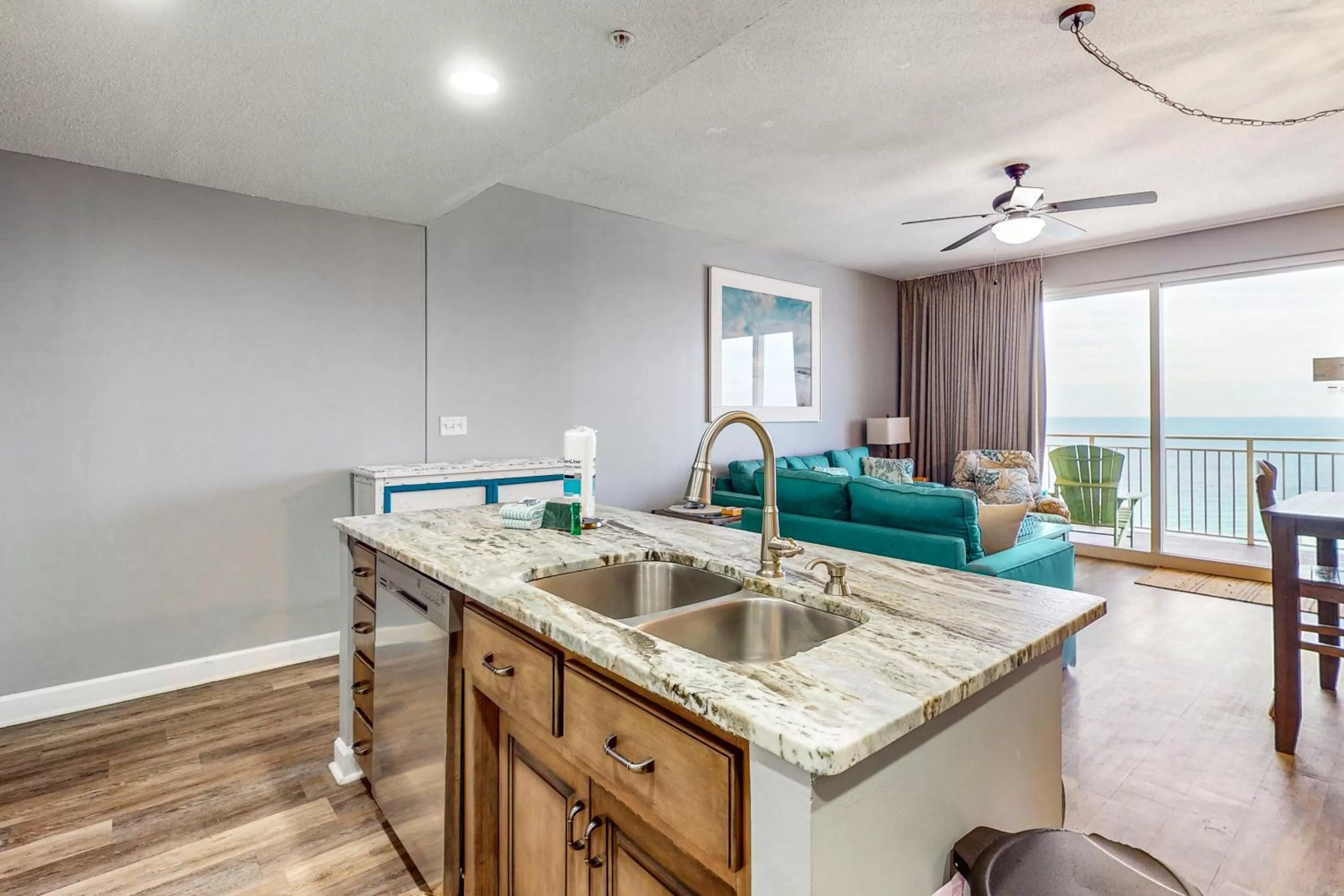 Kitchen/Kitchenette in Sterling Reef 902