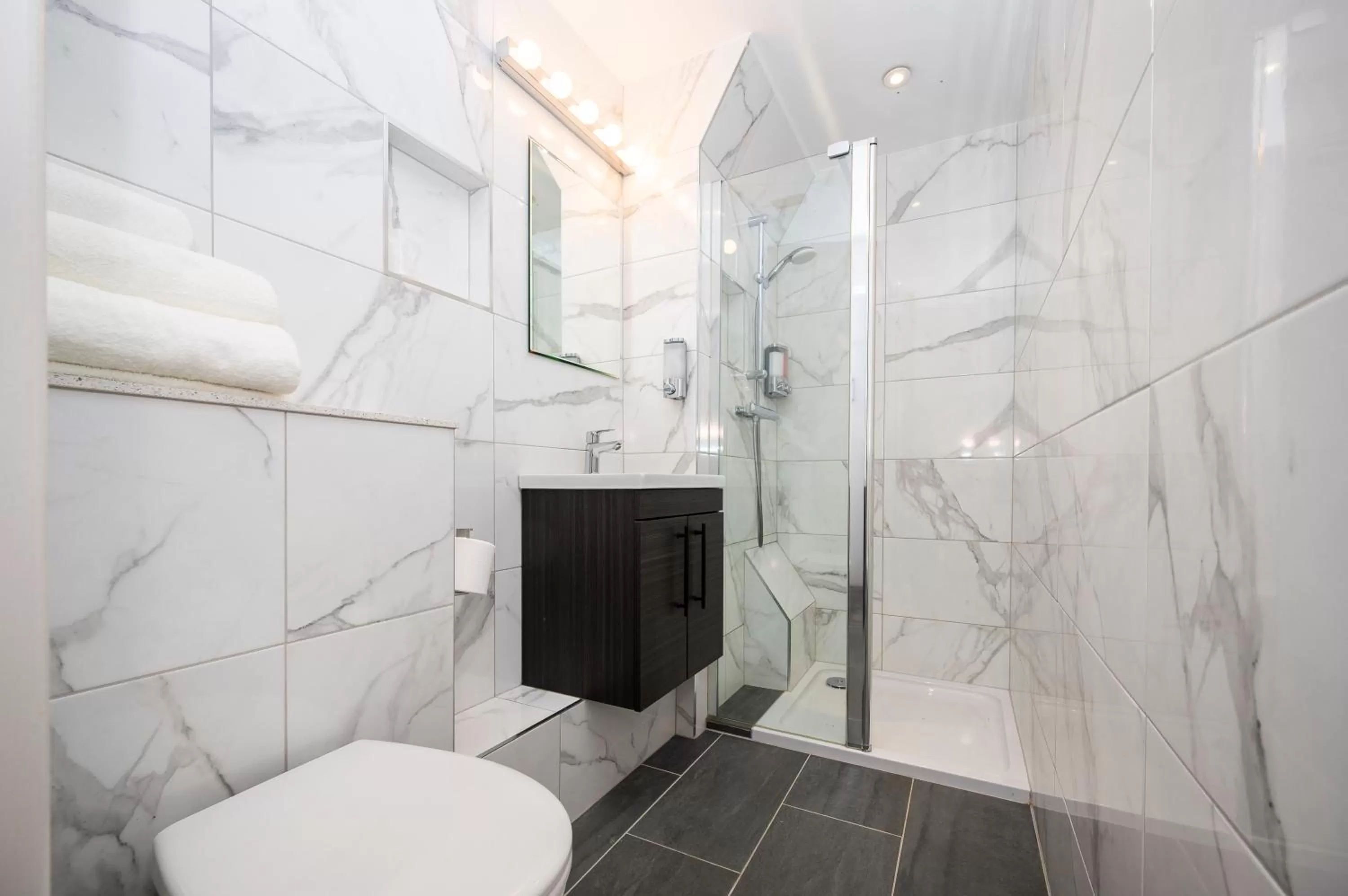 Bathroom in Mentone Hotel