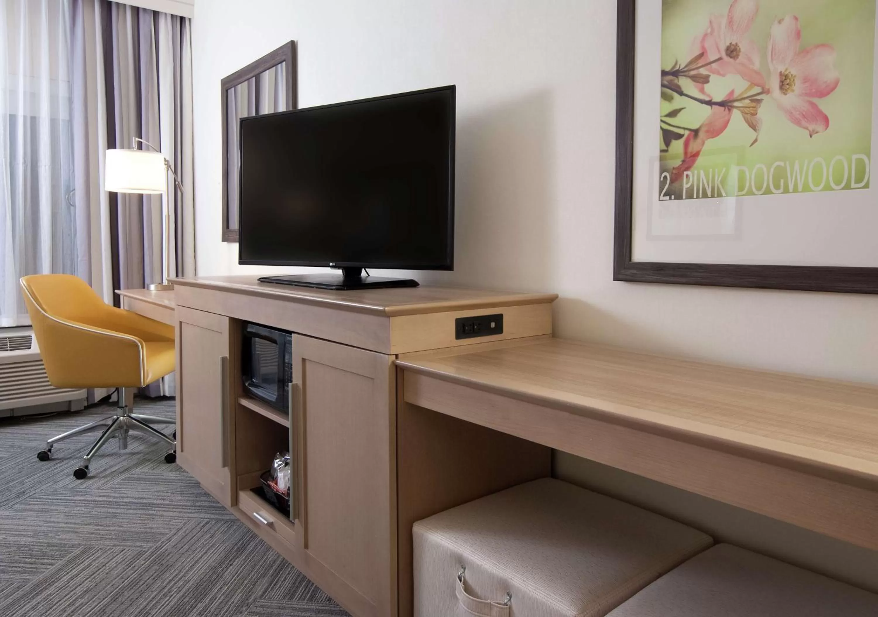 Bed in Hampton Inn & Suites by Hilton Augusta-Washington Rd