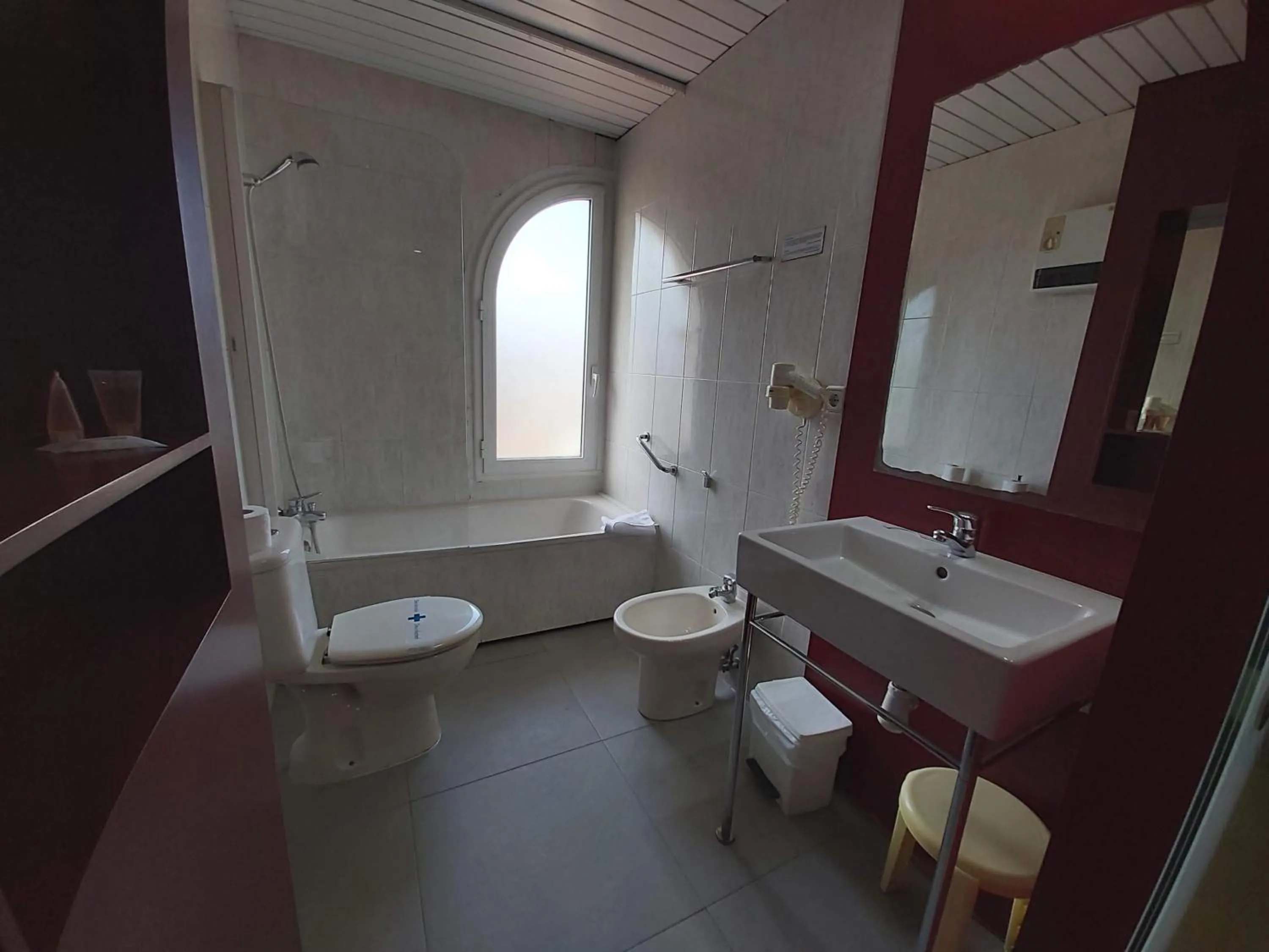 Toilet in Hotel El Castell