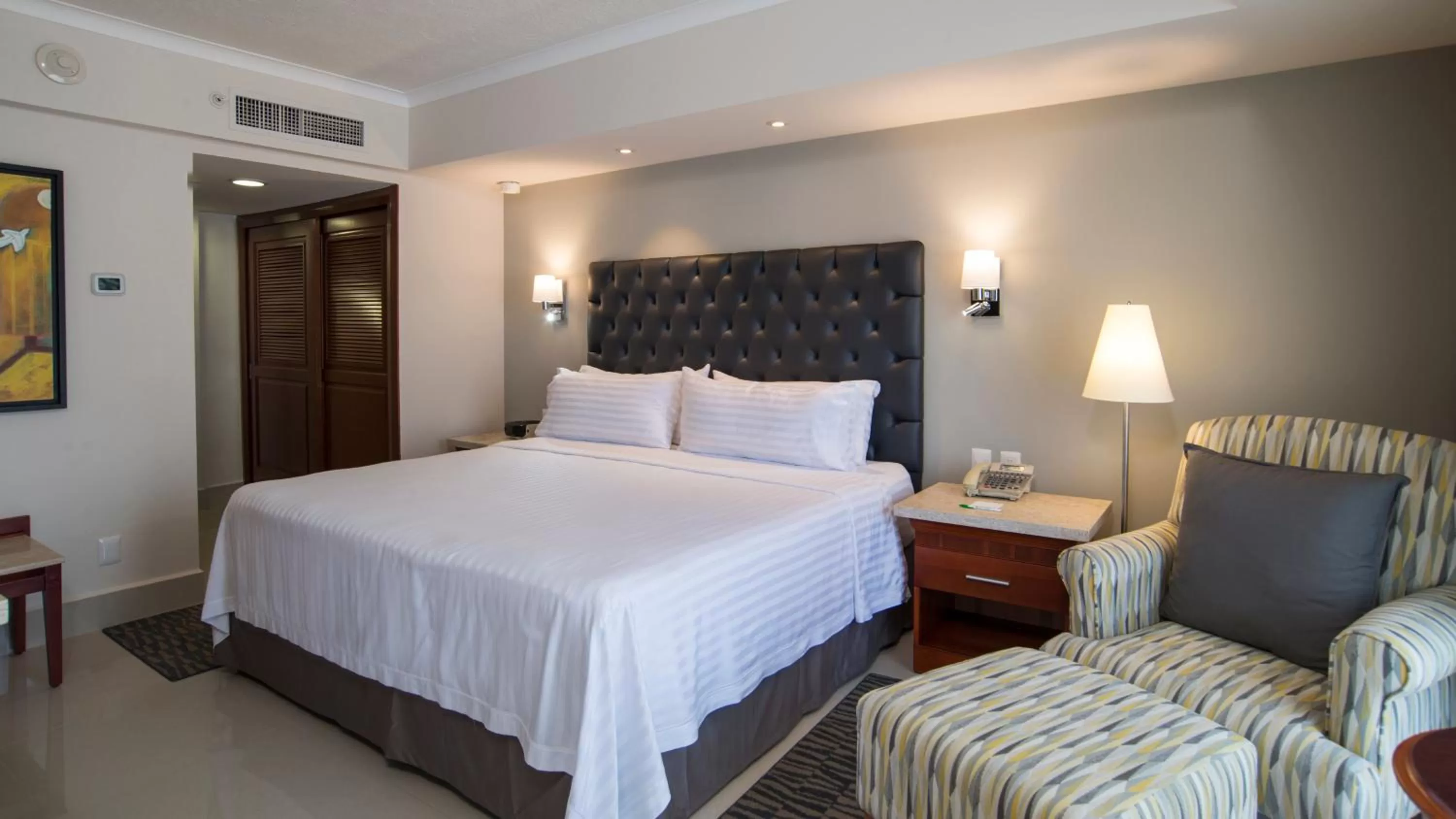 Photo of the whole room, Bed in Holiday Inn Tuxtla Gutierrez by IHG