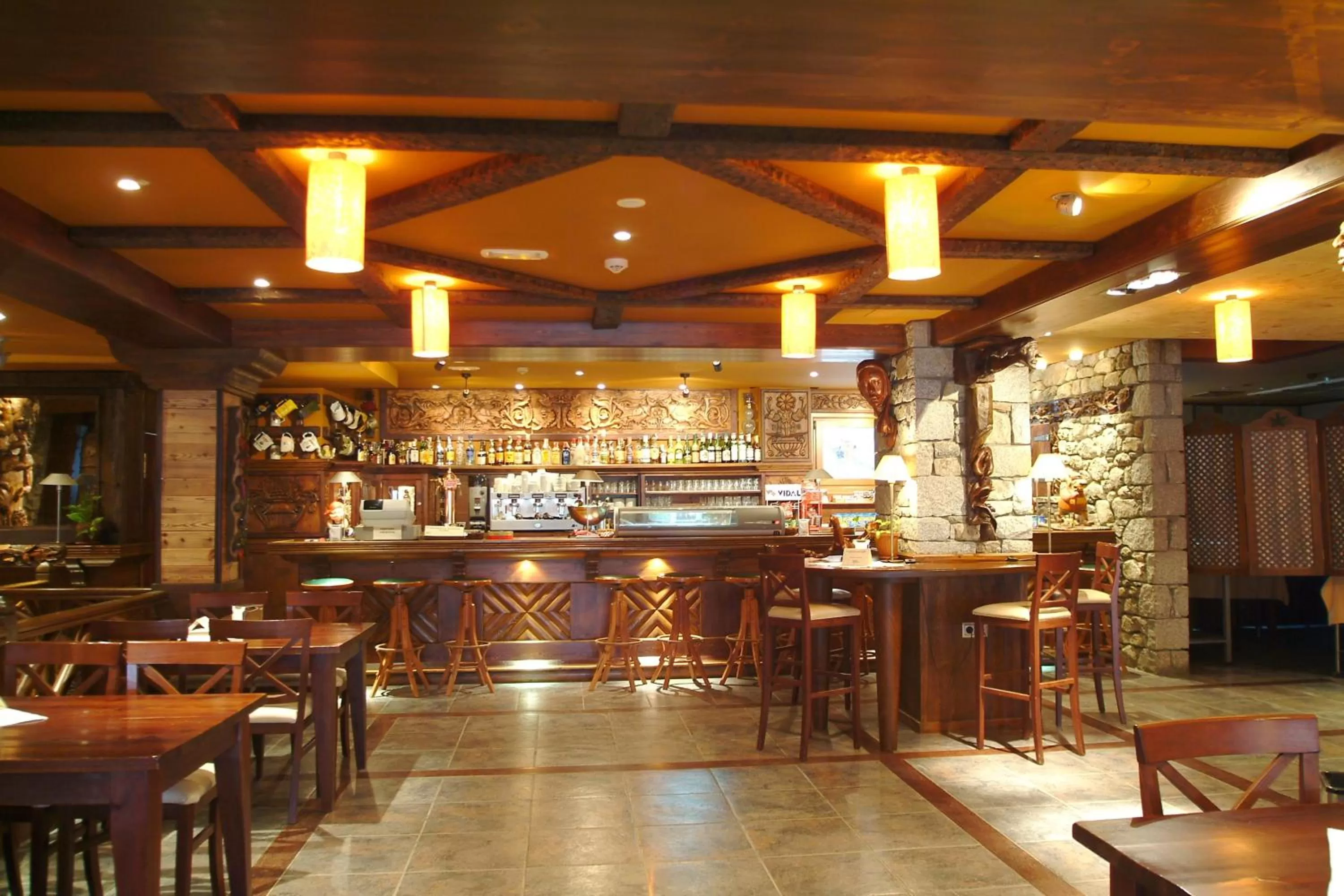 Lounge or bar in Hotel Hospital de Benasque