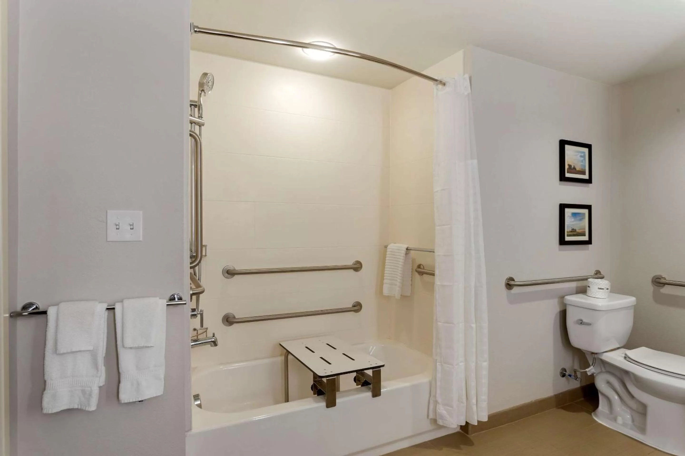 Bathroom in Comfort Inn Jonesboro