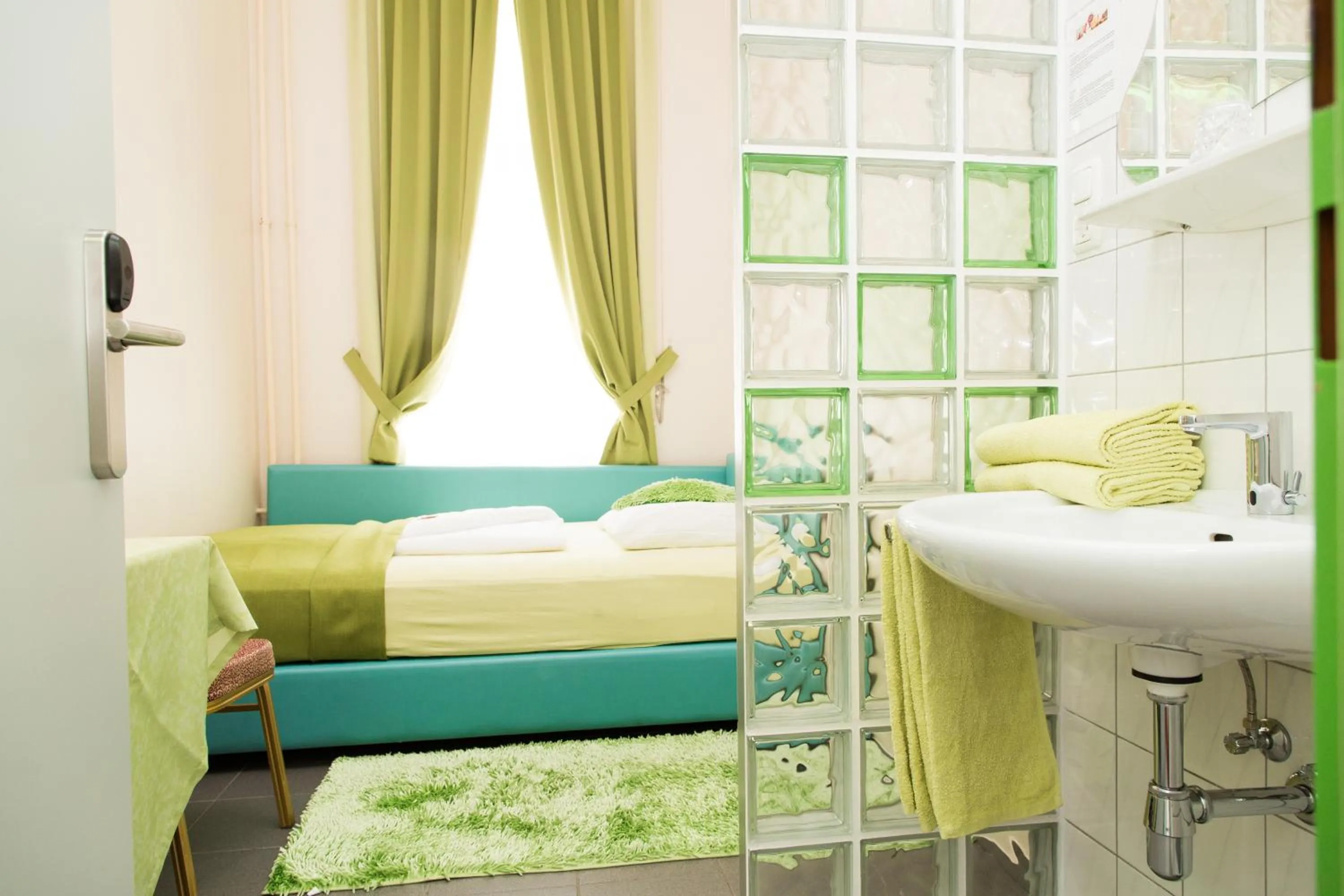 Photo of the whole room, Room Photo in Hotel Odeon