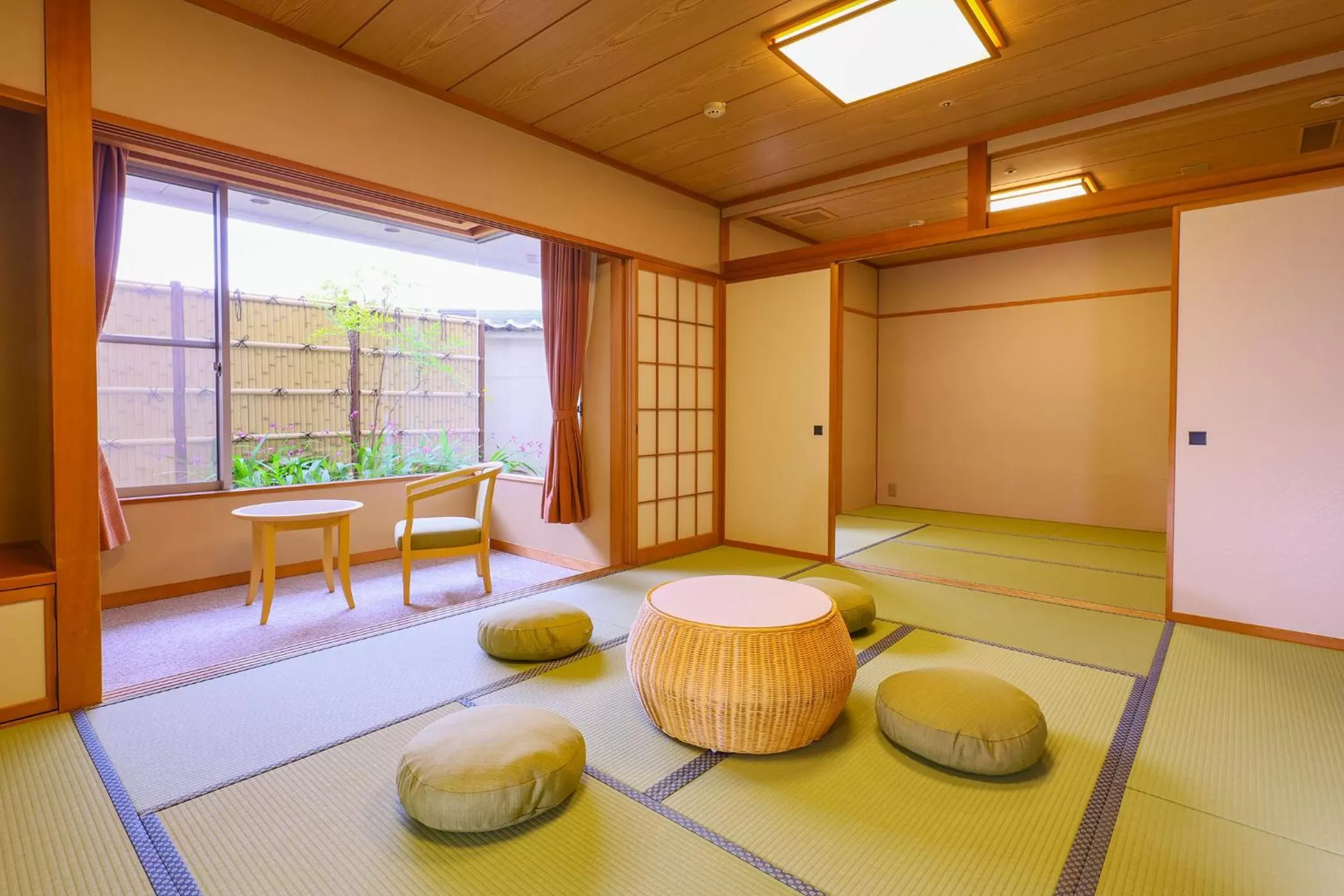 Photo of the whole room in TAOYA Akiu