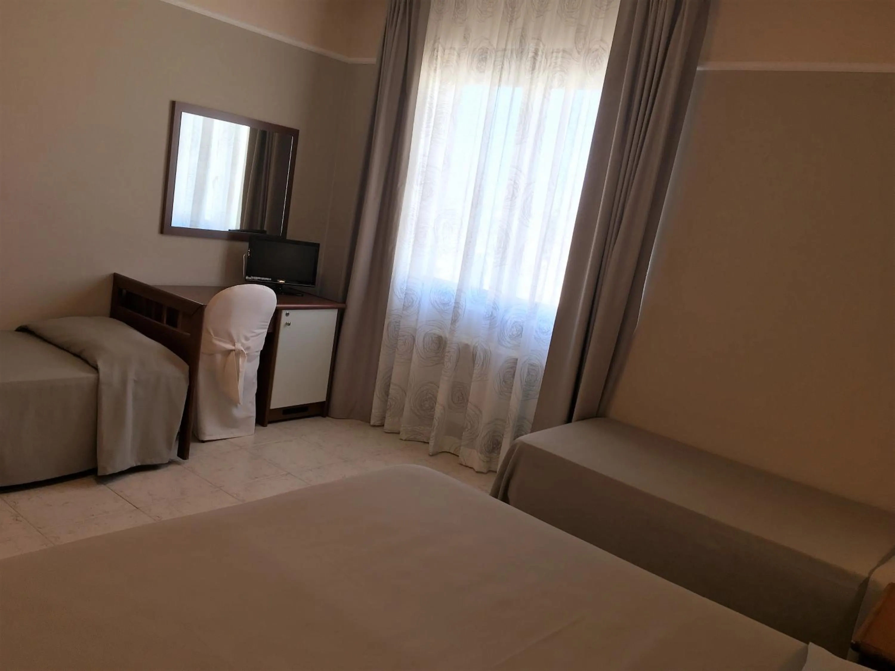 Photo of the whole room in Hotel Euro