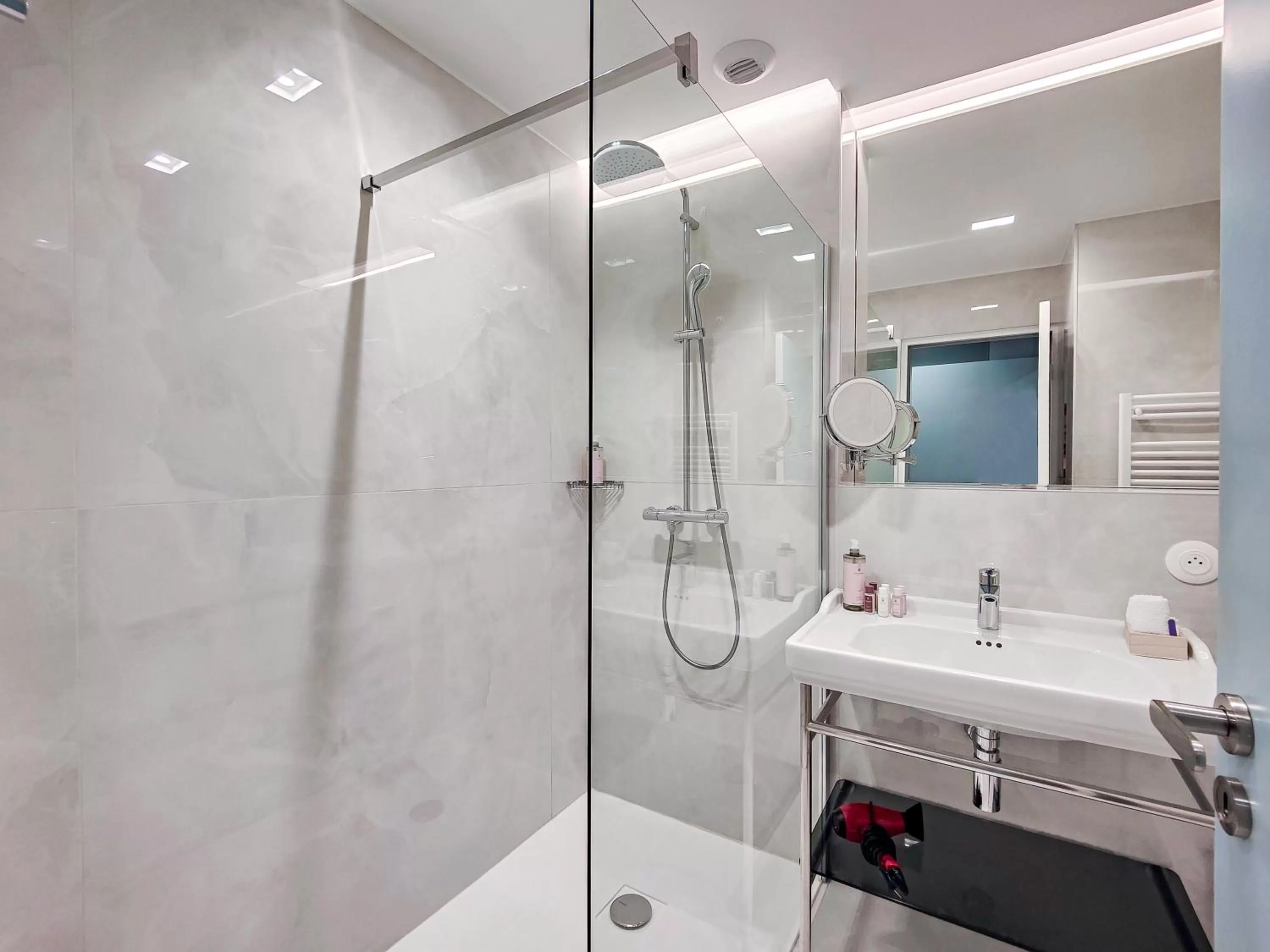 Bathroom in Hotel Aparthotel AMMI Nice Lafayette