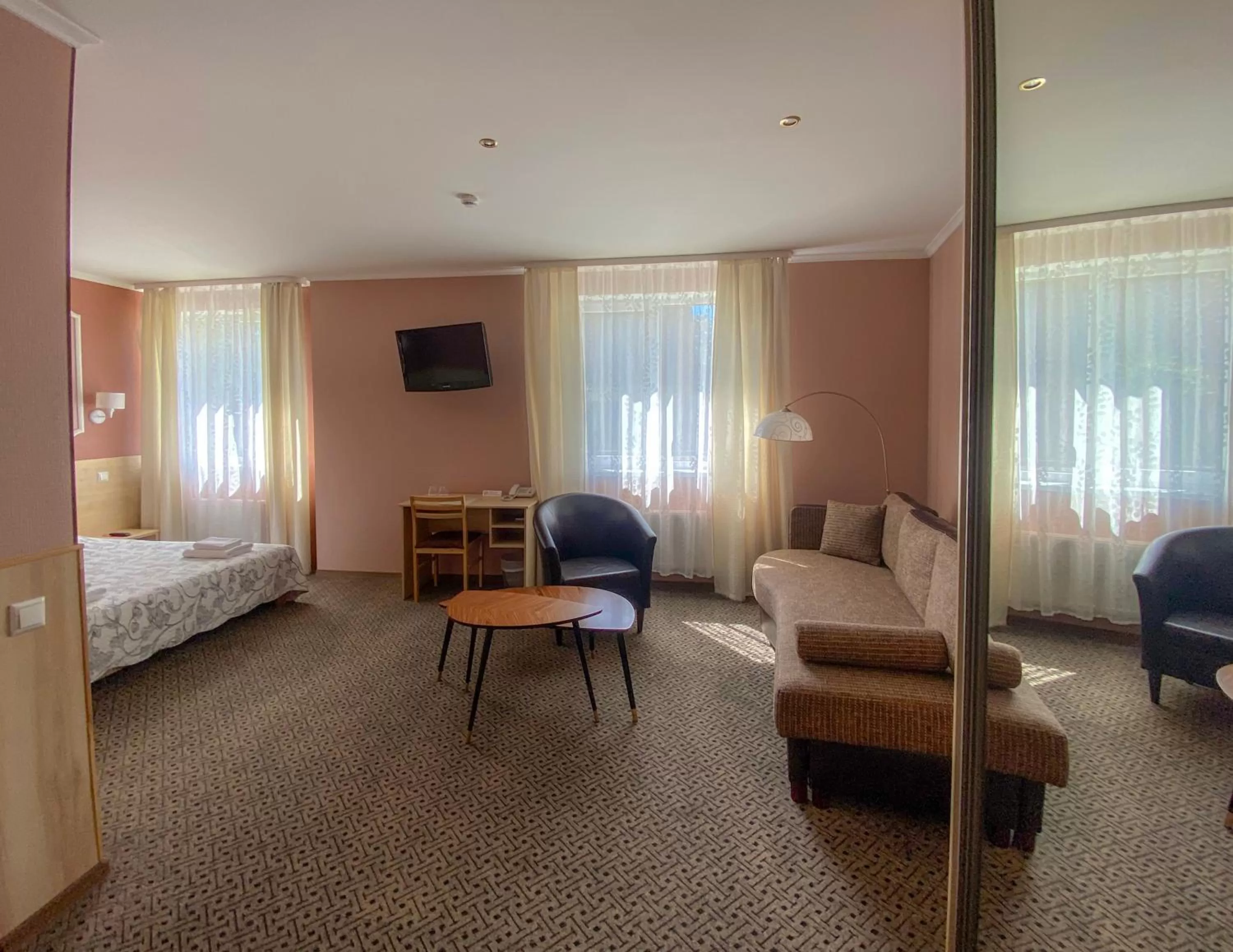 Photo of the whole room, Bed in Hotel BEST with FREE PARKING