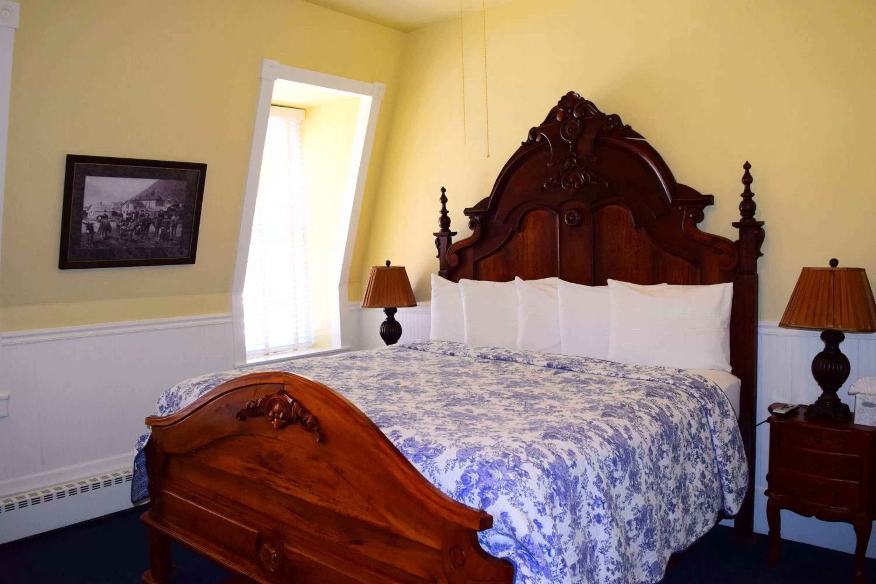 Bed in Grand Imperial Hotel