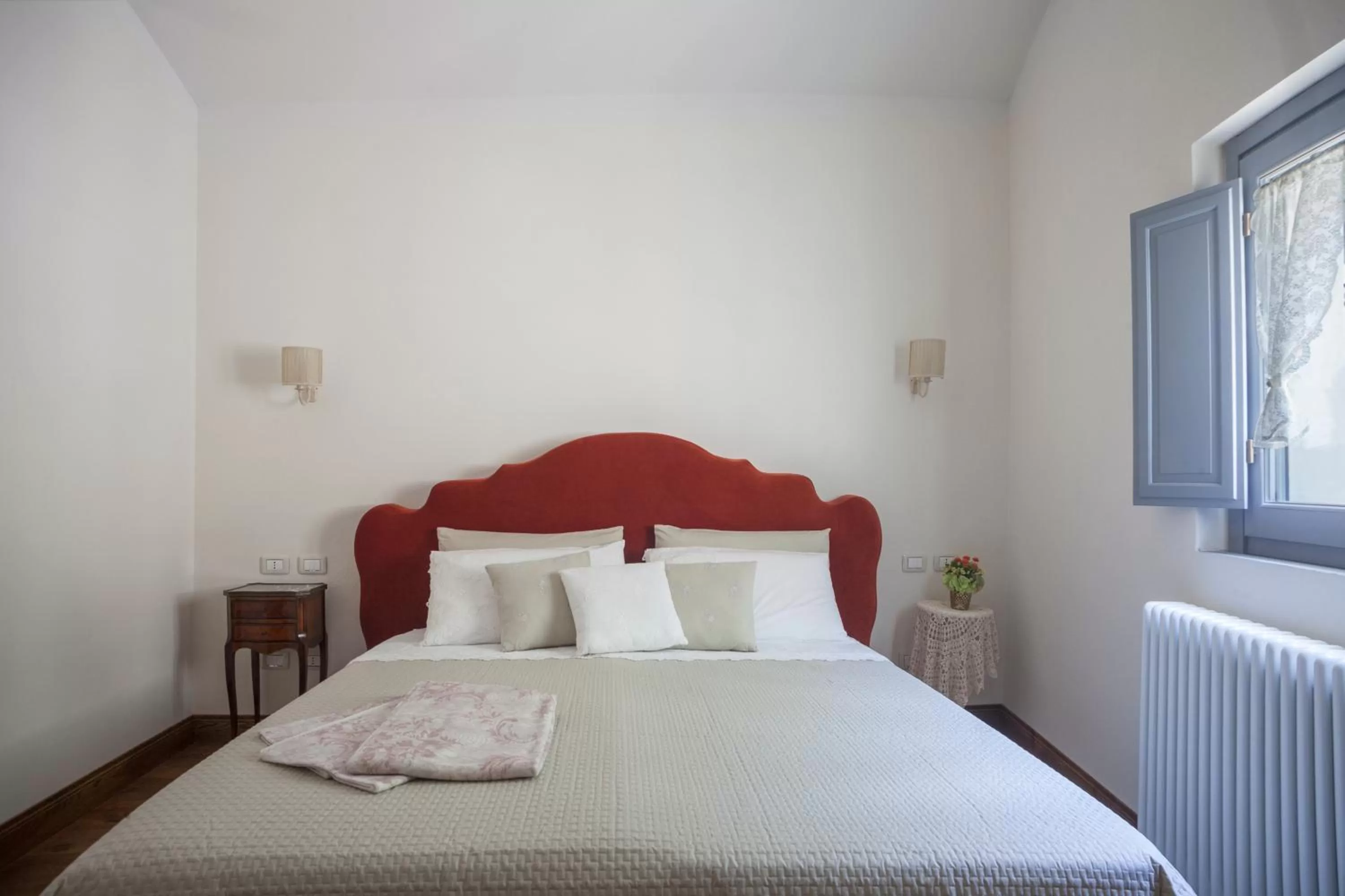 Bed in Podere La Contessa B&B