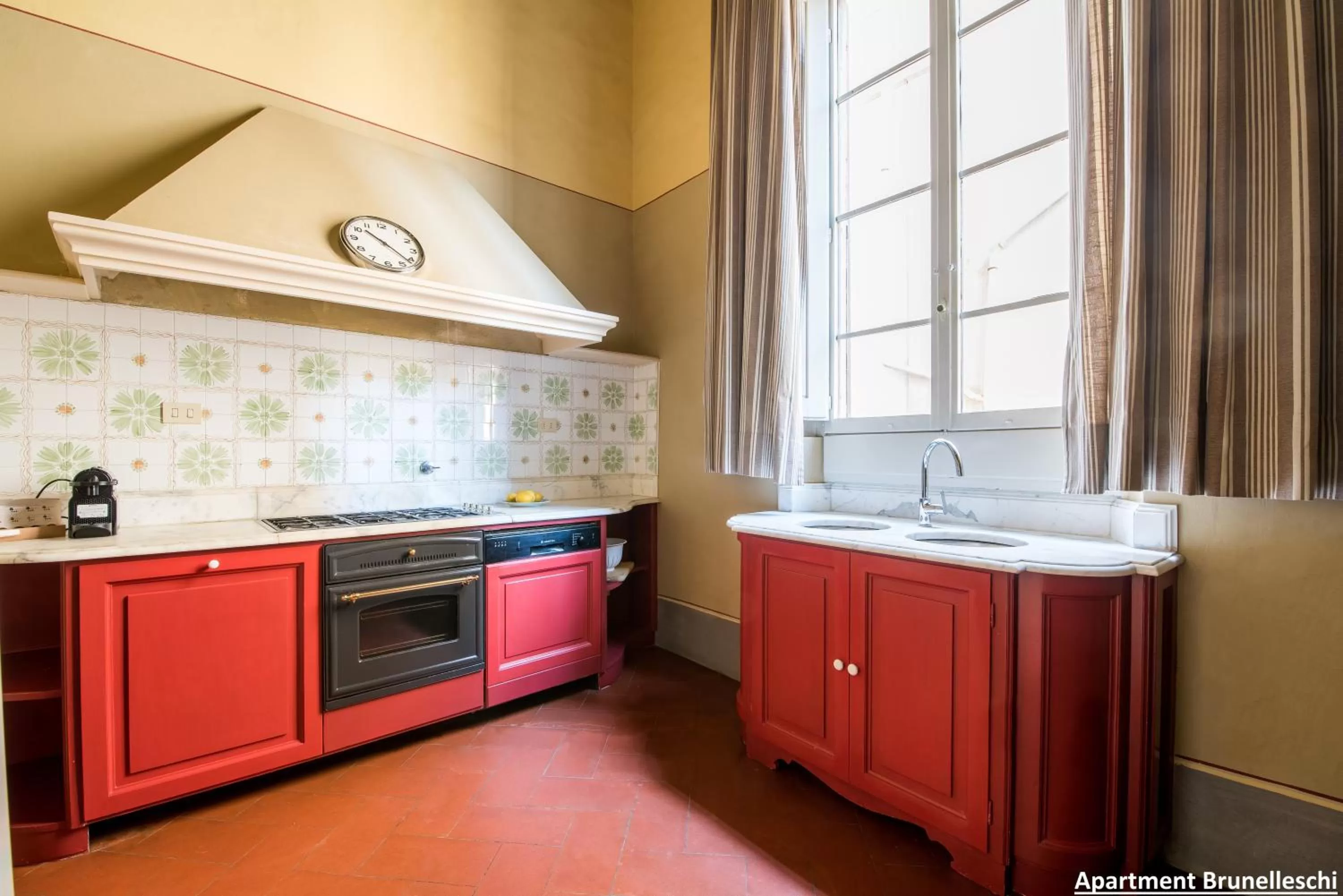 Kitchen or kitchenette in Palazzo Salviati by Varental