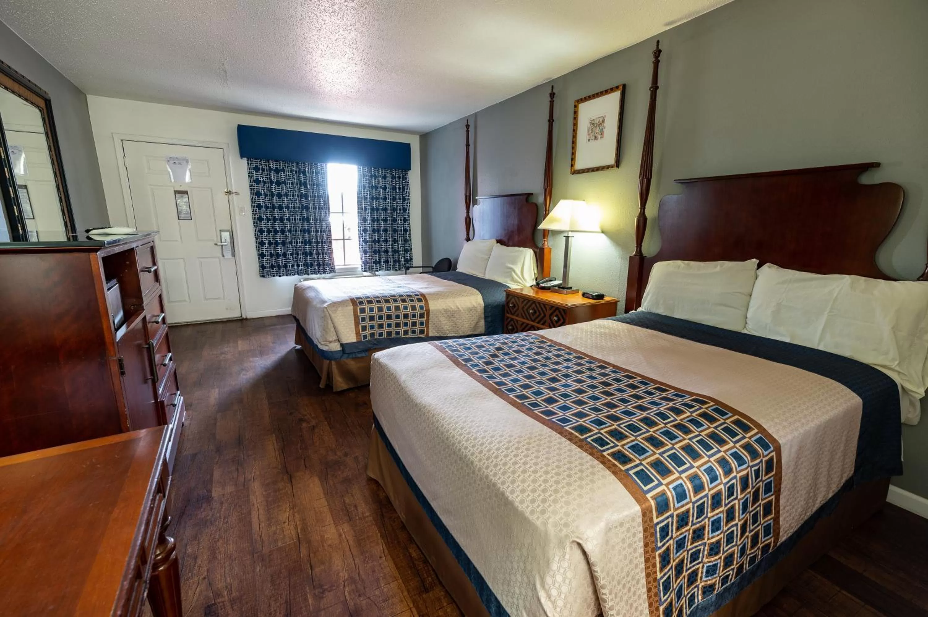 Bed in American Inn & Suites Russellville