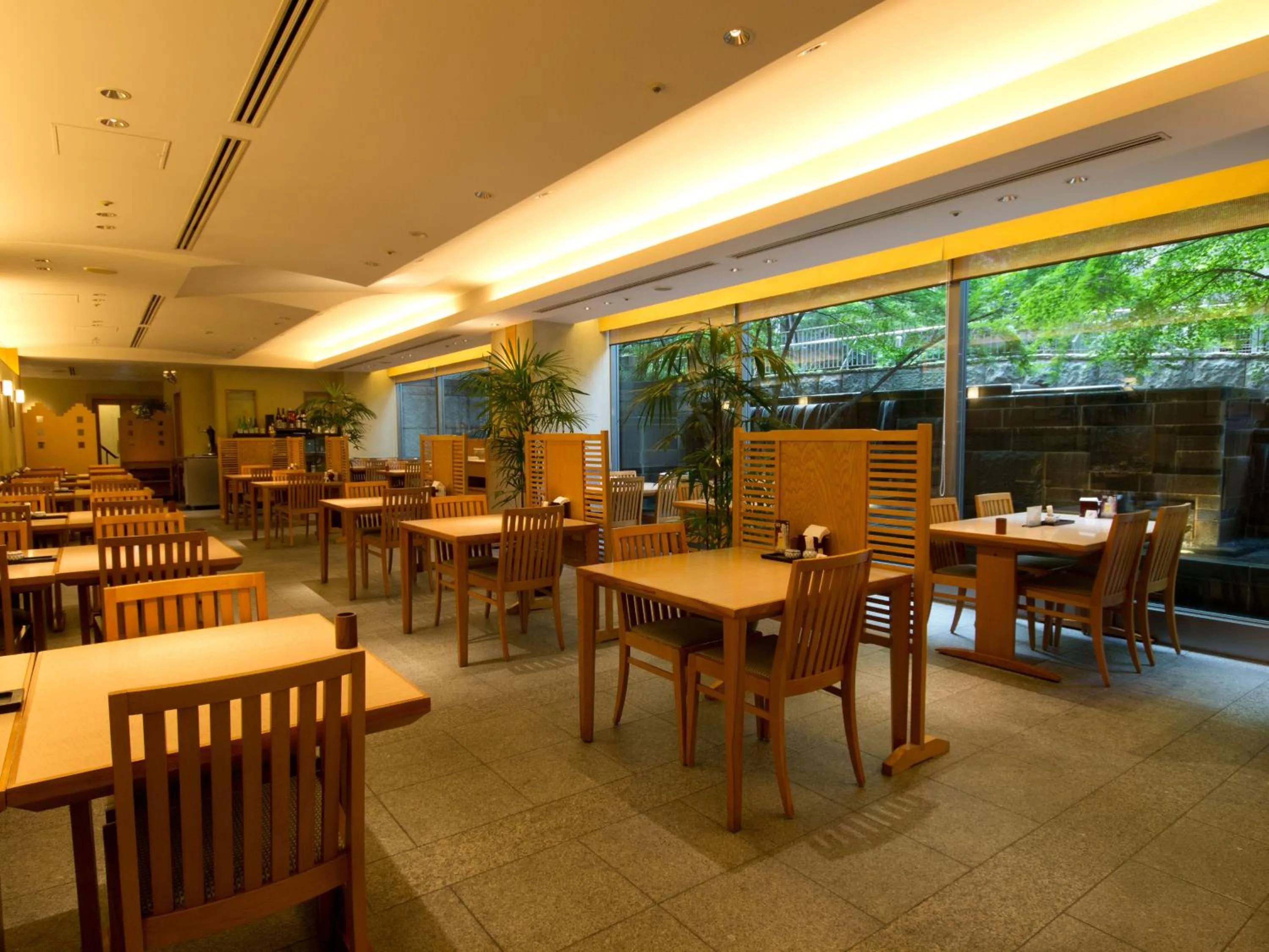 Restaurant/places to eat in Toshi Center Hotel