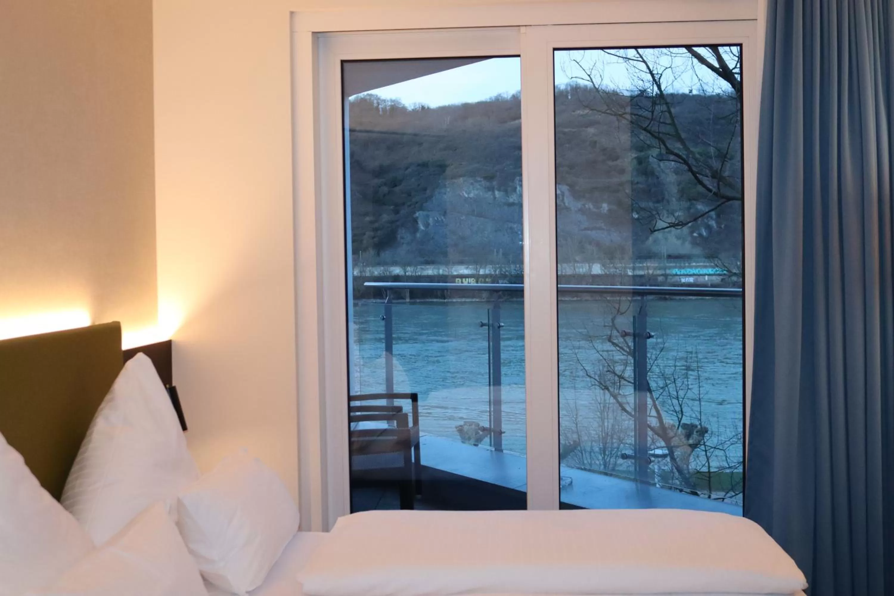 Bed in EINSTEIN Hotel am Römerpark