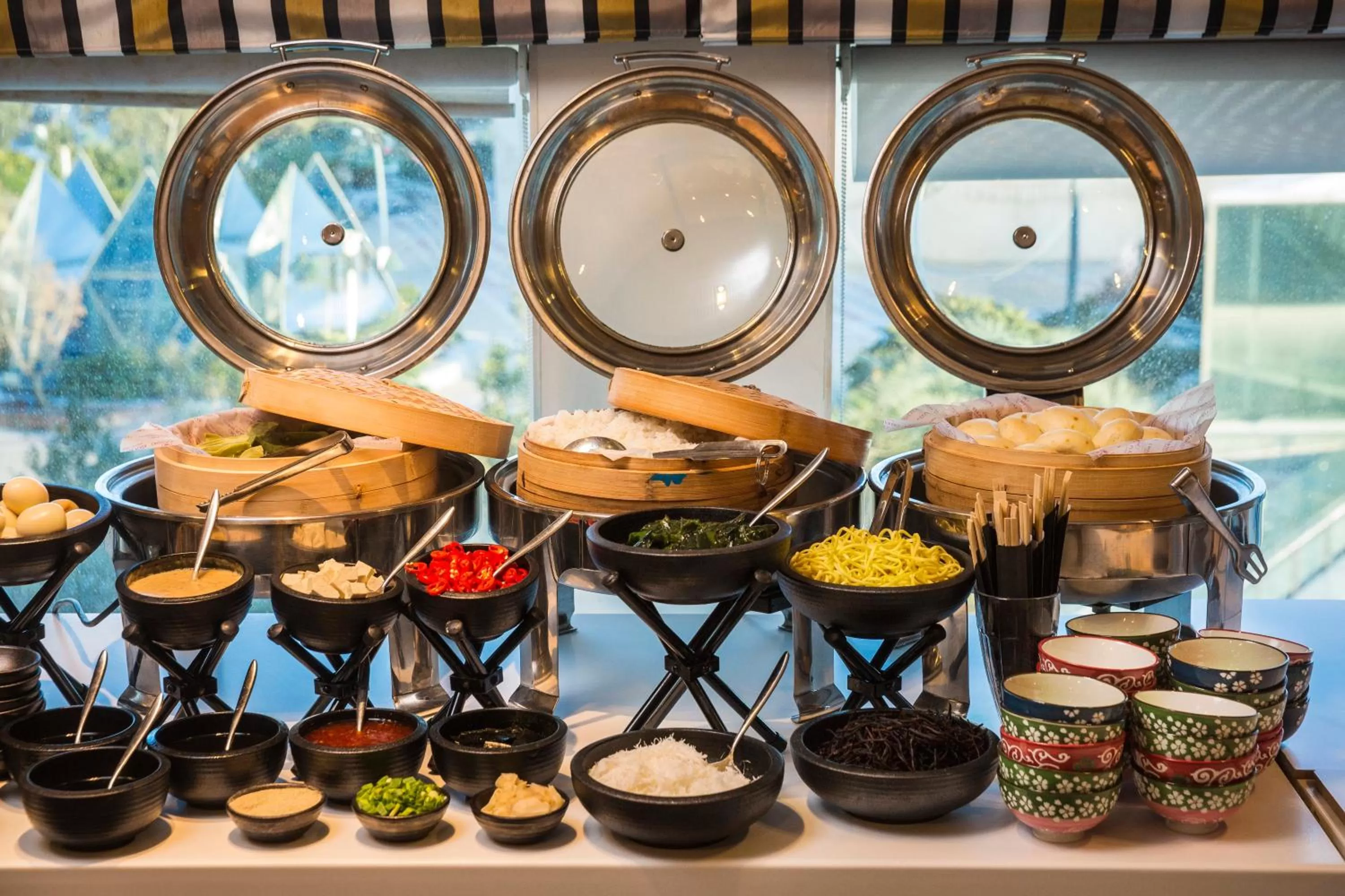 Restaurant/places to eat in Crowne Plaza Tel Aviv City Center by IHG