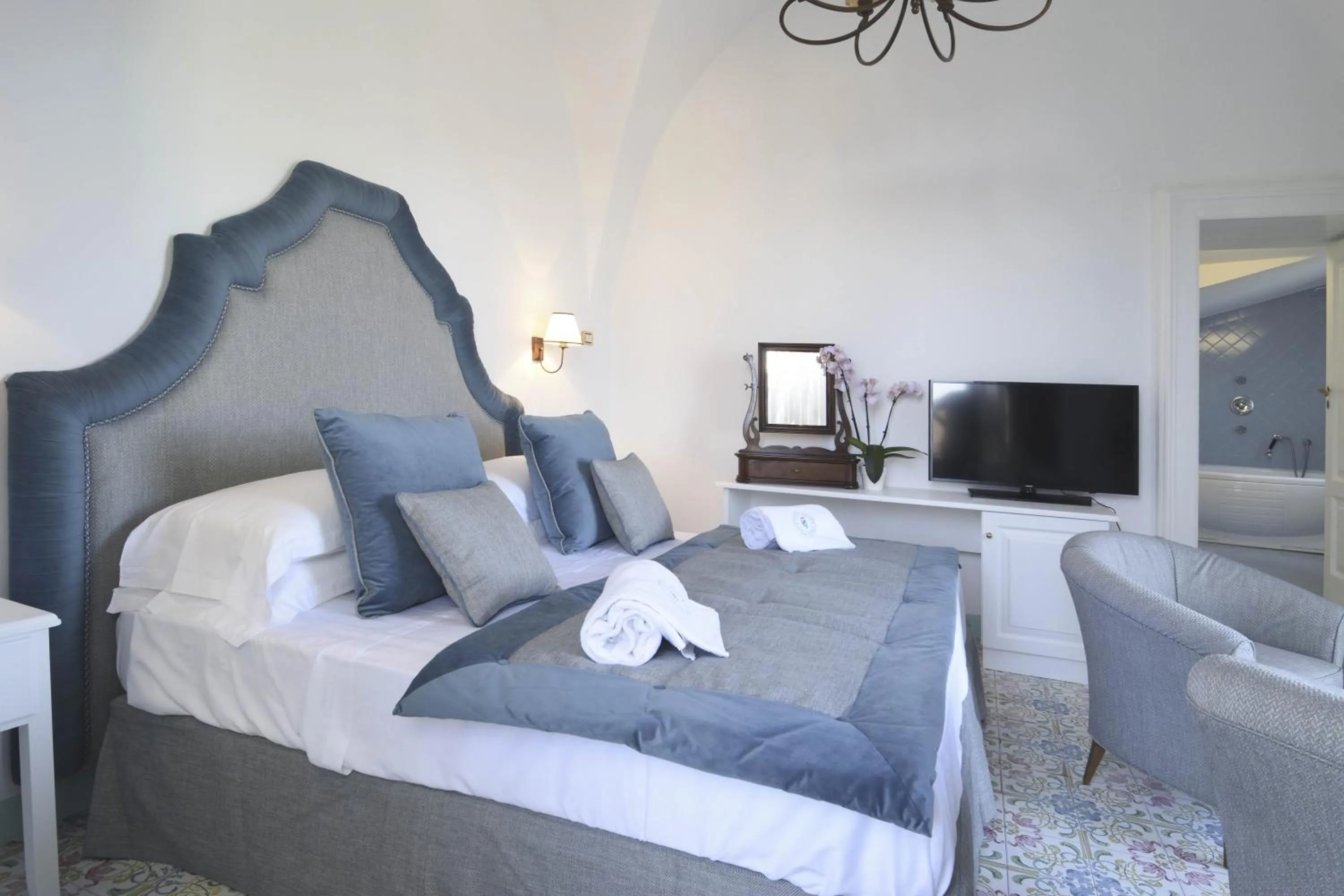 Bedroom, Bed in Palazzo Confalone