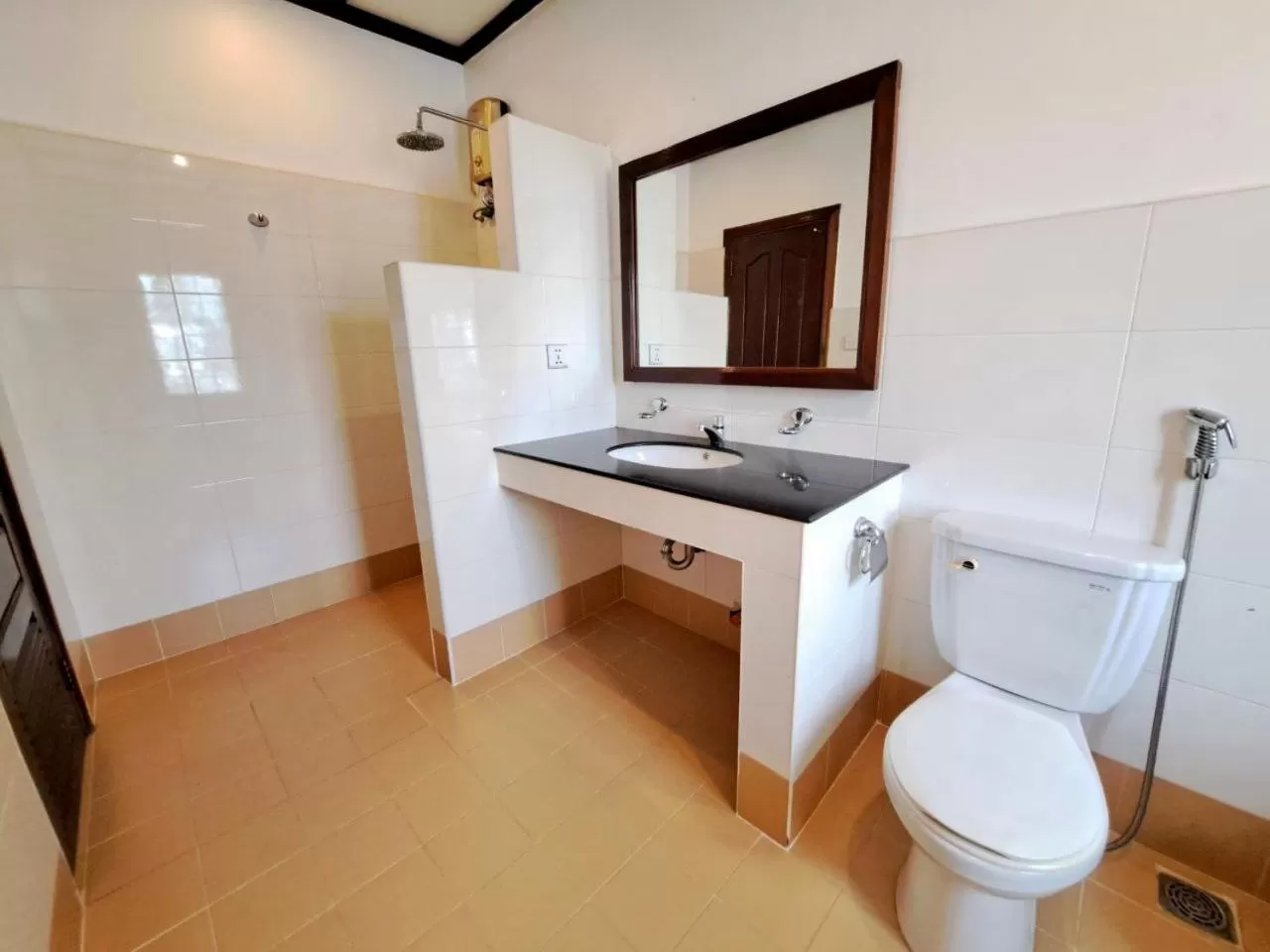 Bathroom in DEN HOTEL TOTONOU SIEM REAP