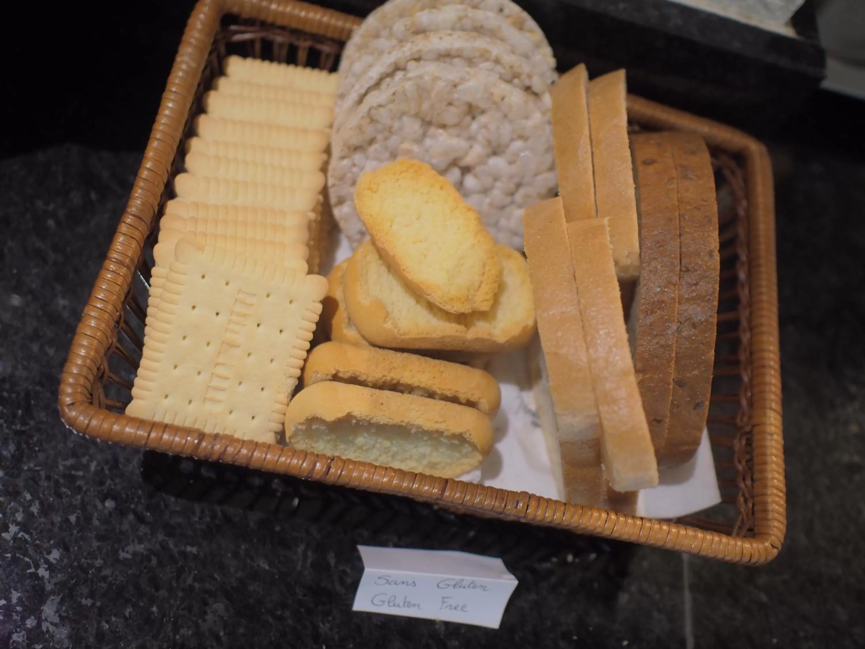 Breakfast in Hôtel et Restaurant Aster, Saint-Avold Nord