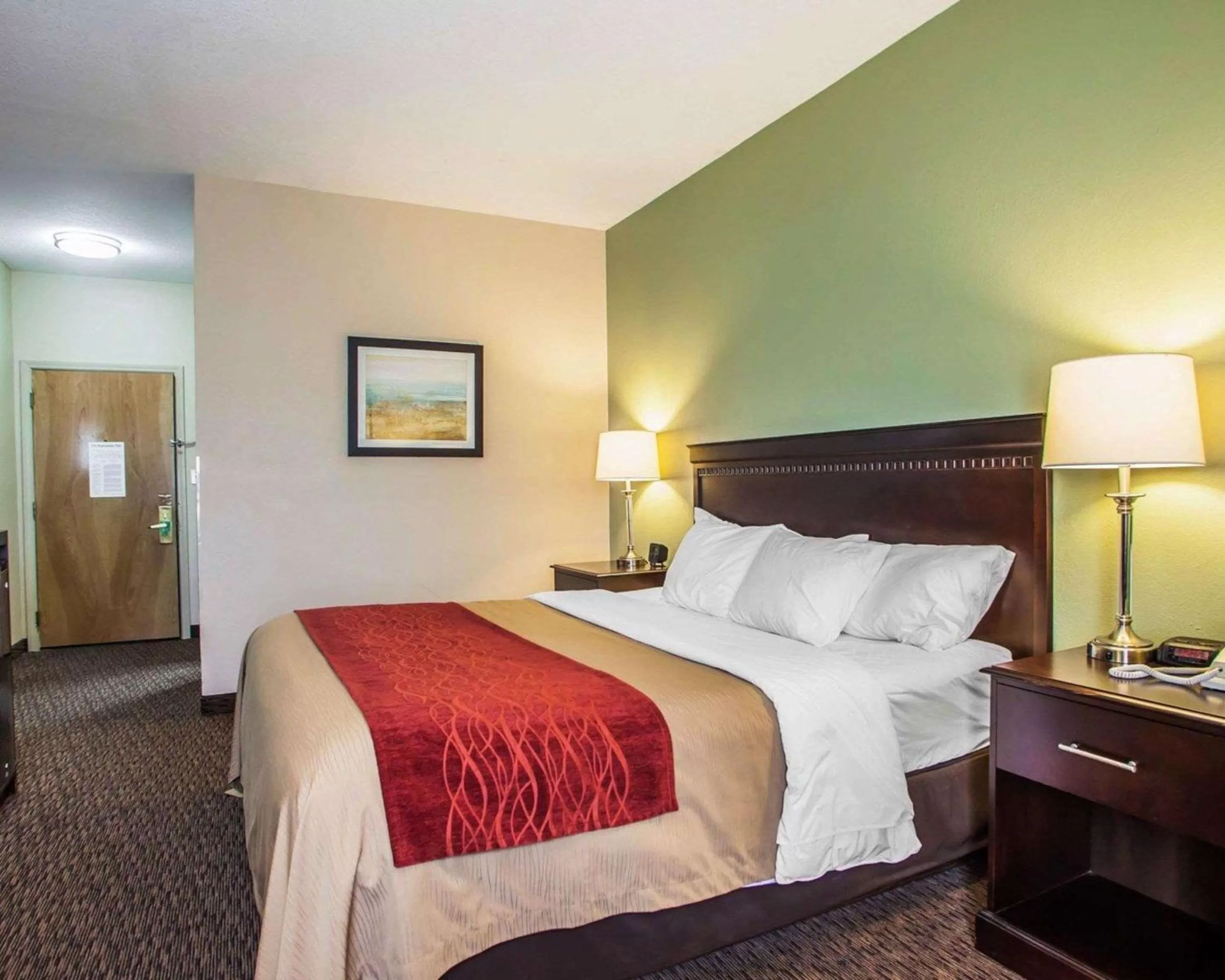Photo of the whole room, Bed in Quality Inn Belton - Kansas City South