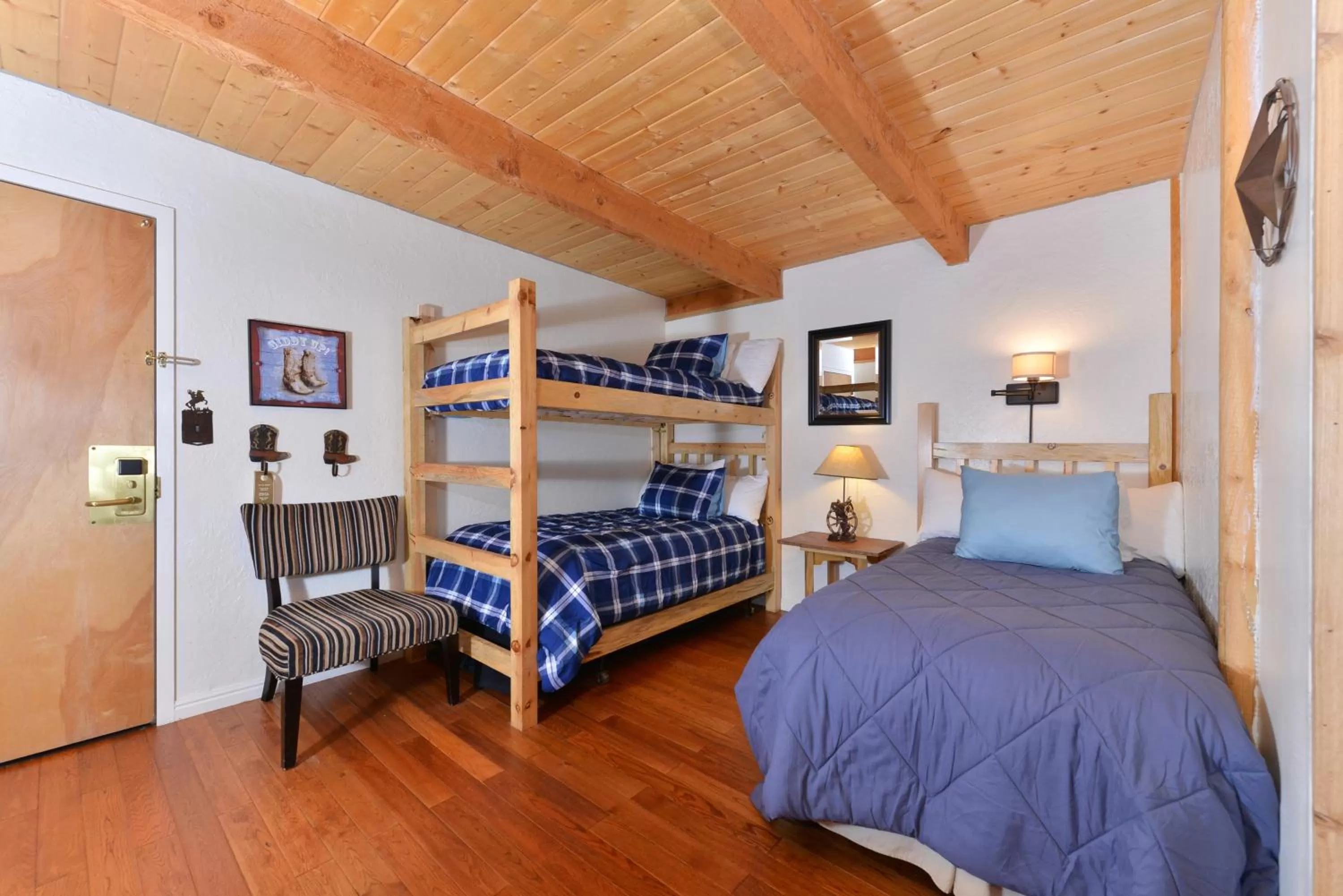 bunk bed, Bed in The Boulder Creek Lodge