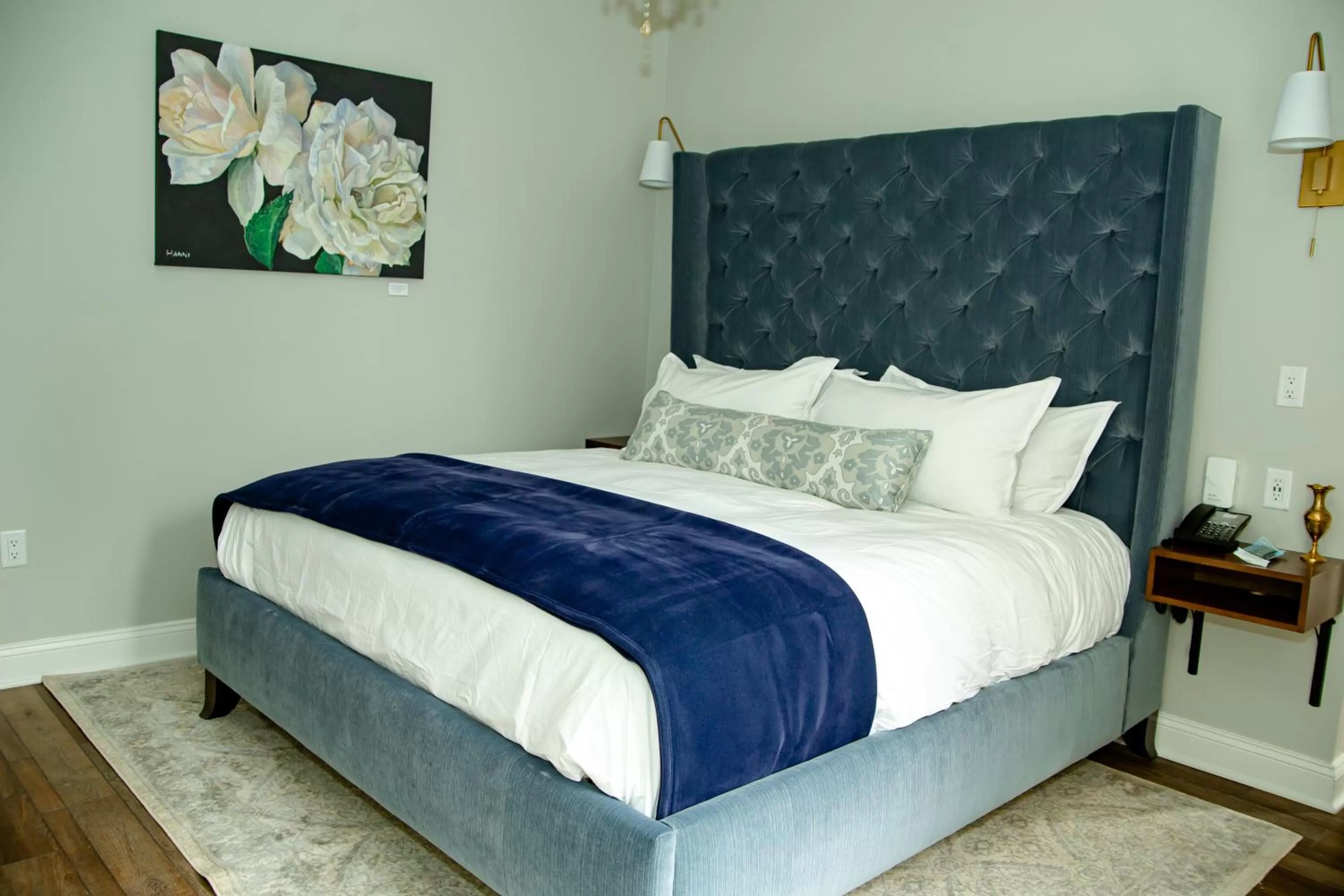 Bedroom in The Colonial Inn, an Ascend Collection Hotel