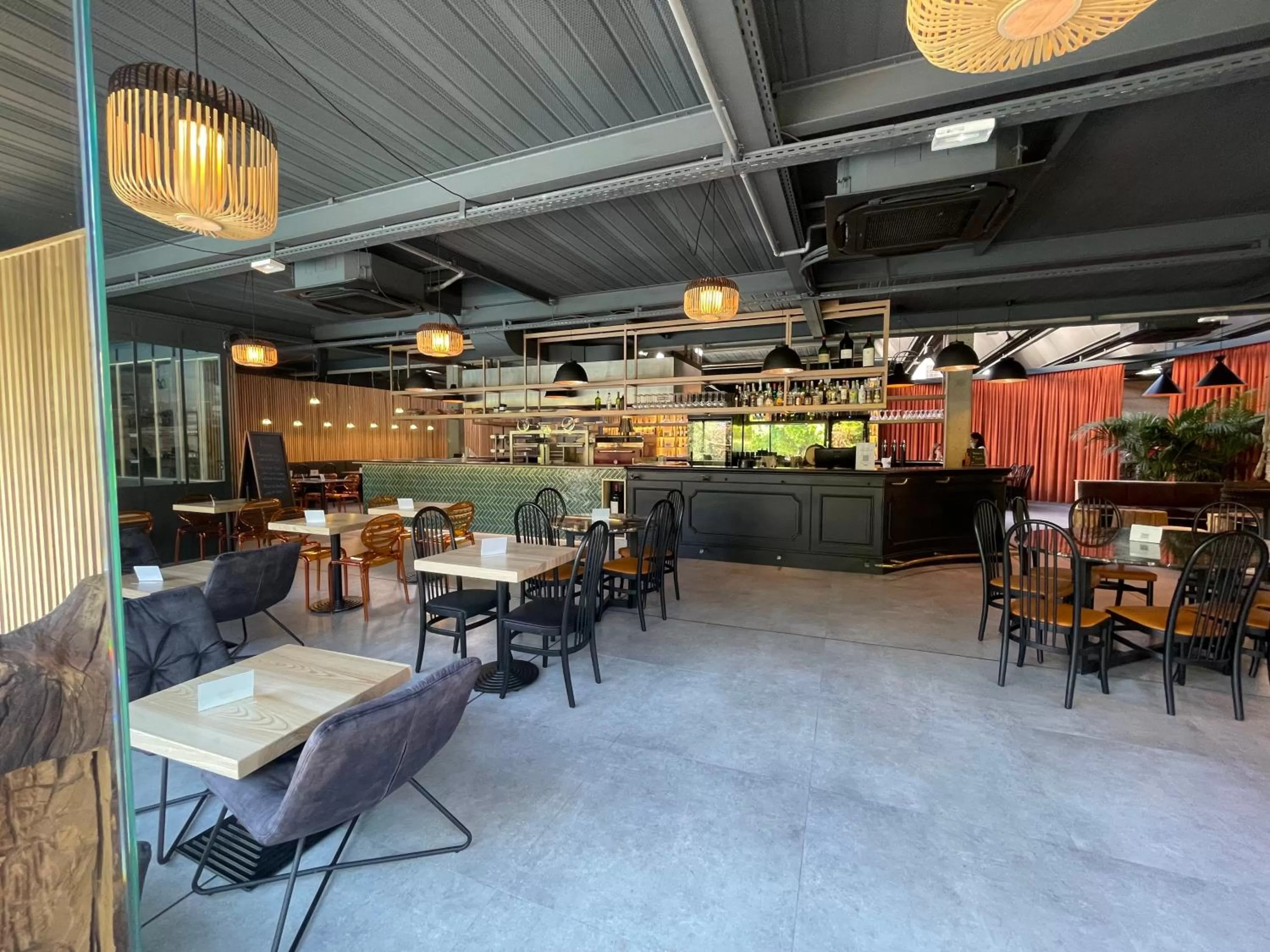 Restaurant/places to eat in Logis NIMOTEL Hôtel Cosy