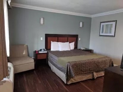 Bed in American Inn Downey