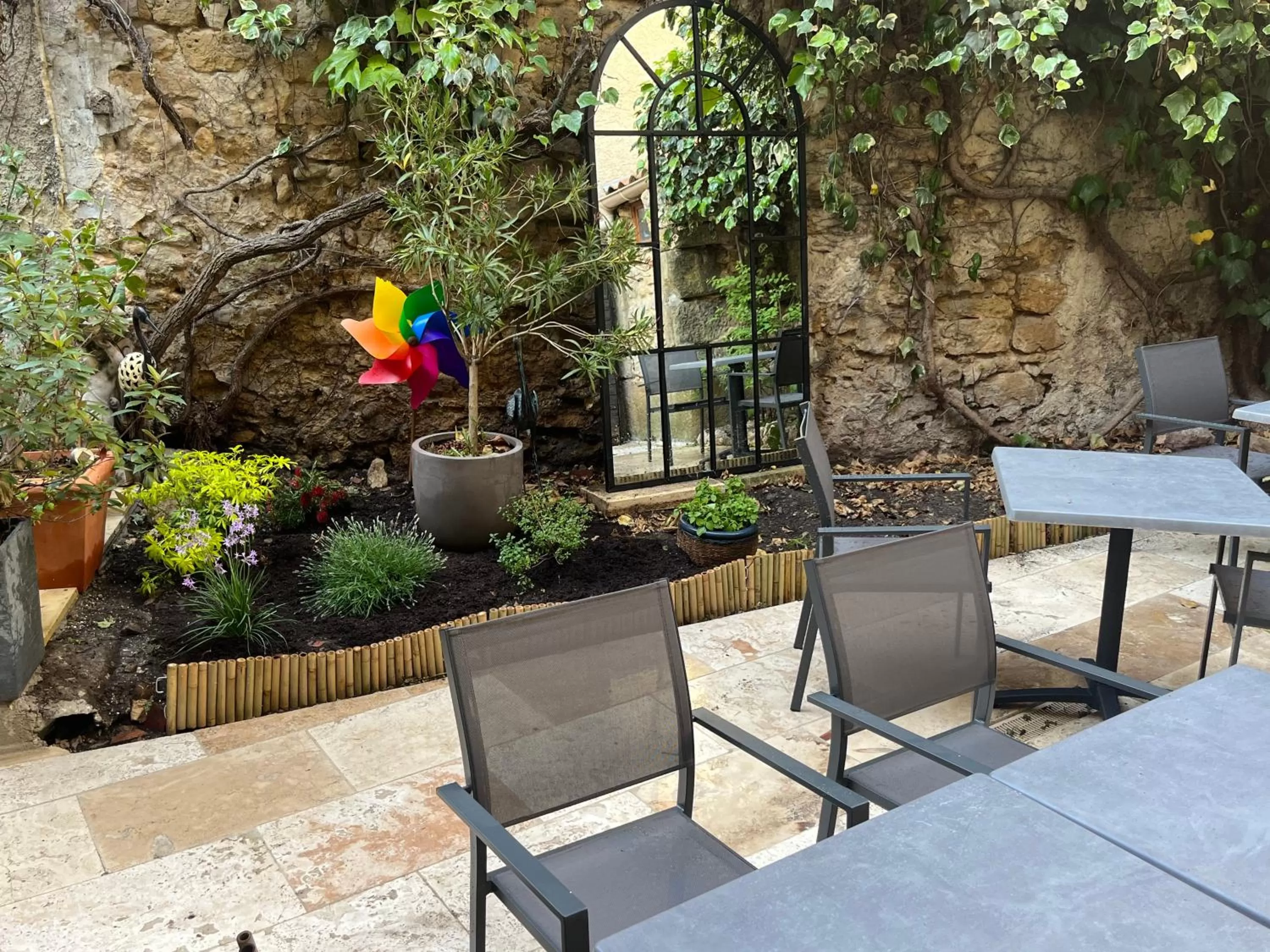 Patio in Le Clos d'Orange - Hotel & ville de Provence