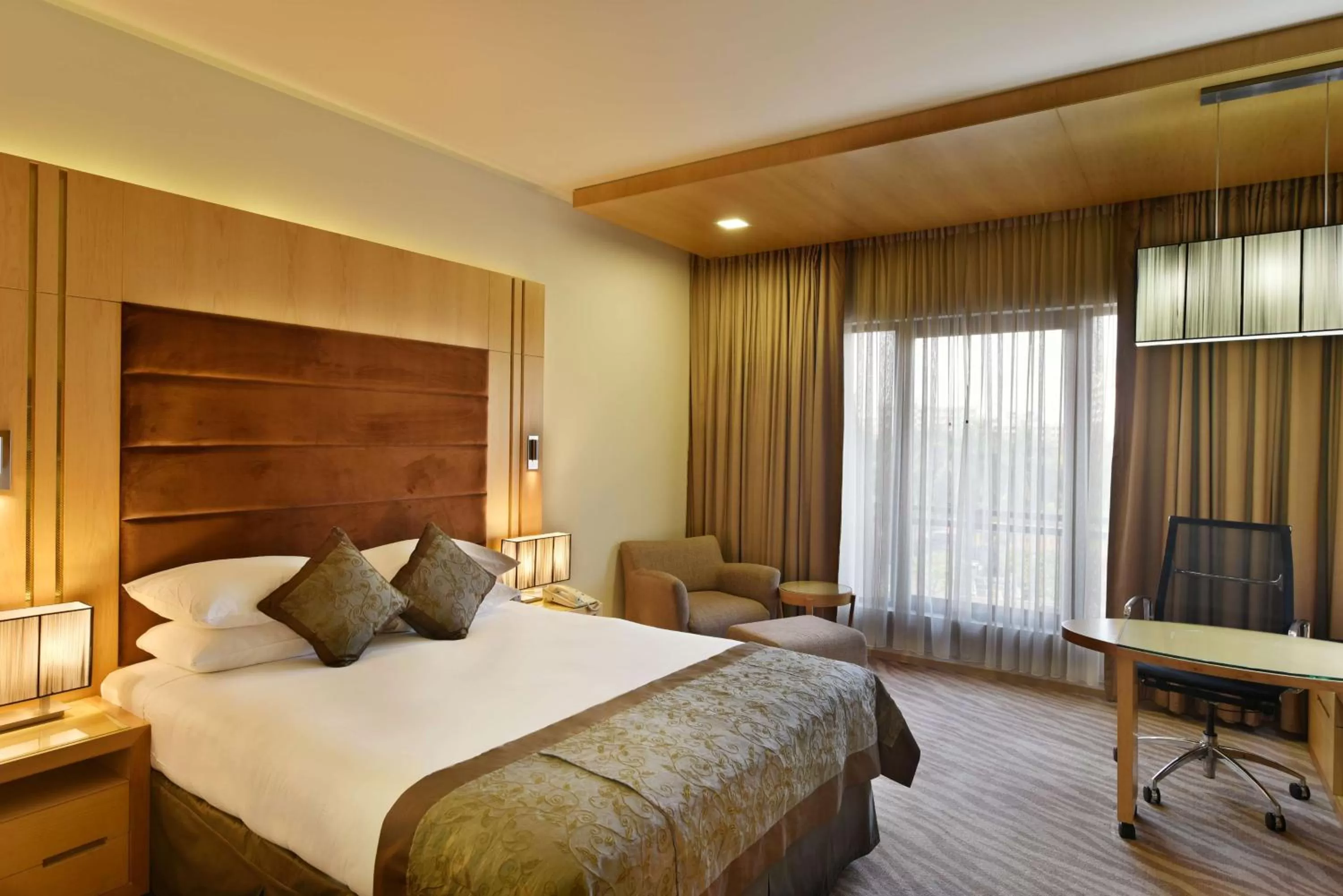 Photo of the whole room, Bed in Radisson Blu Dhaka Water Garden