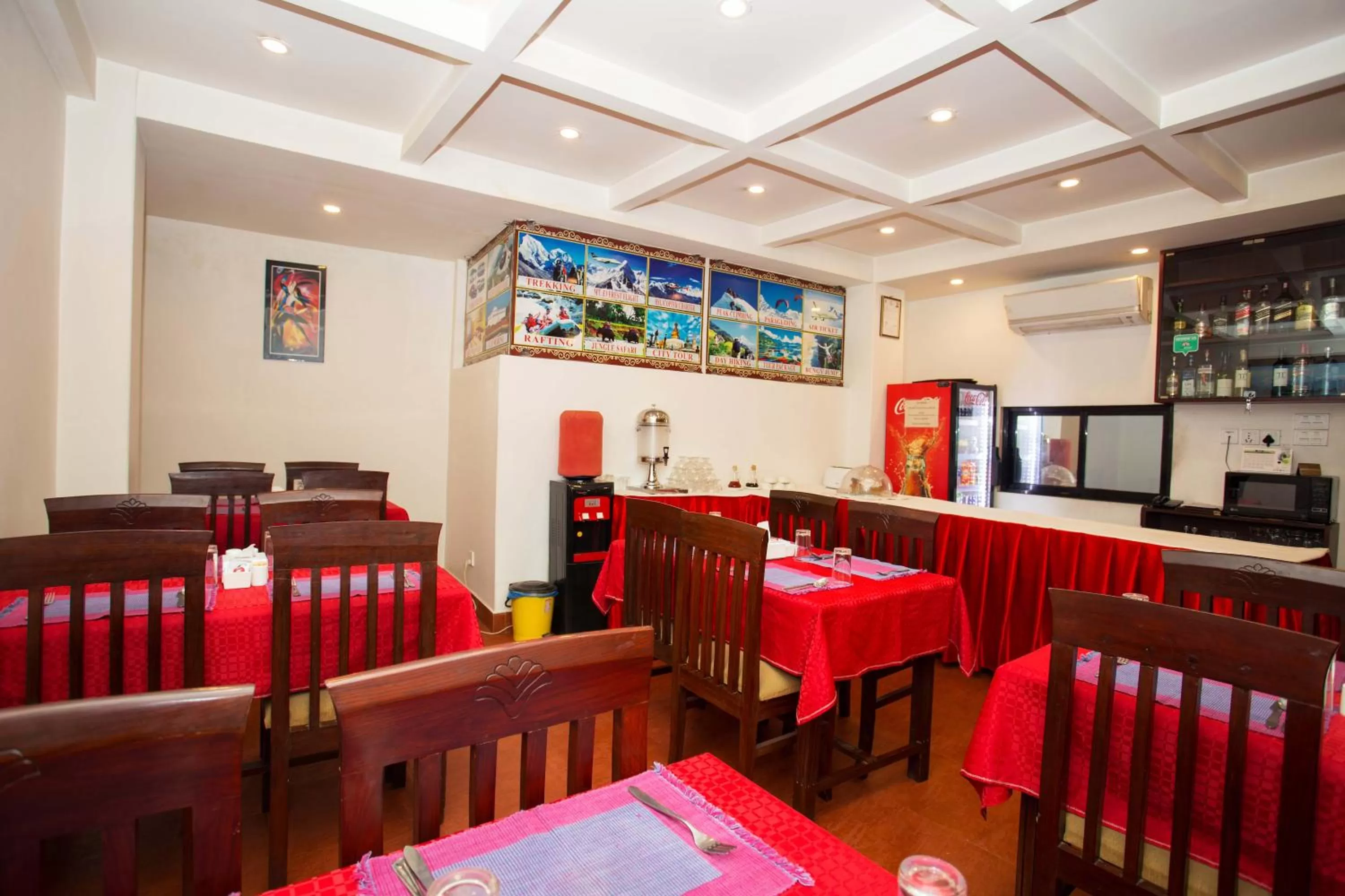 Restaurant/places to eat in Hotel Jay Suites