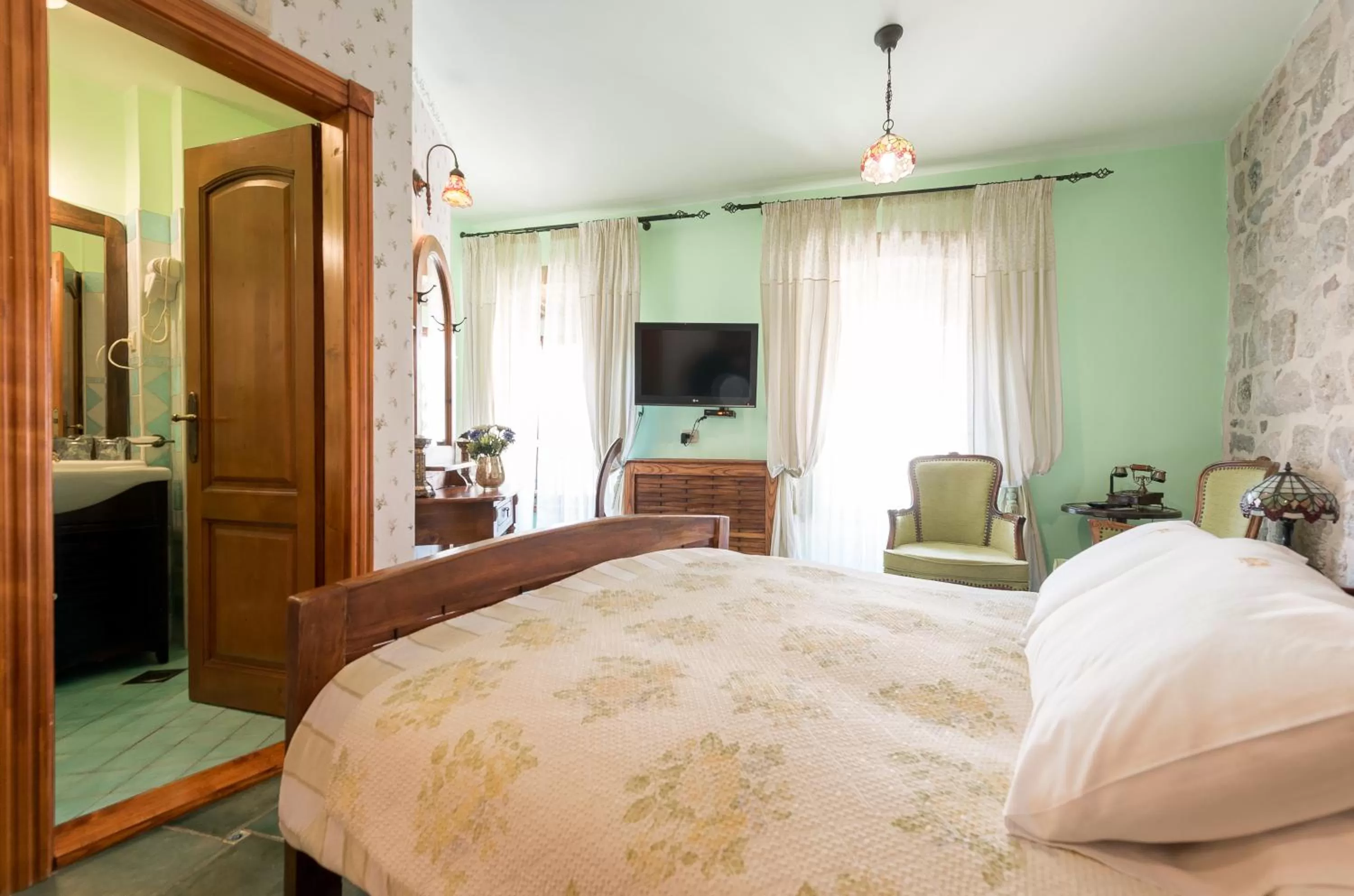 Bed in Hotel Monte Cristo