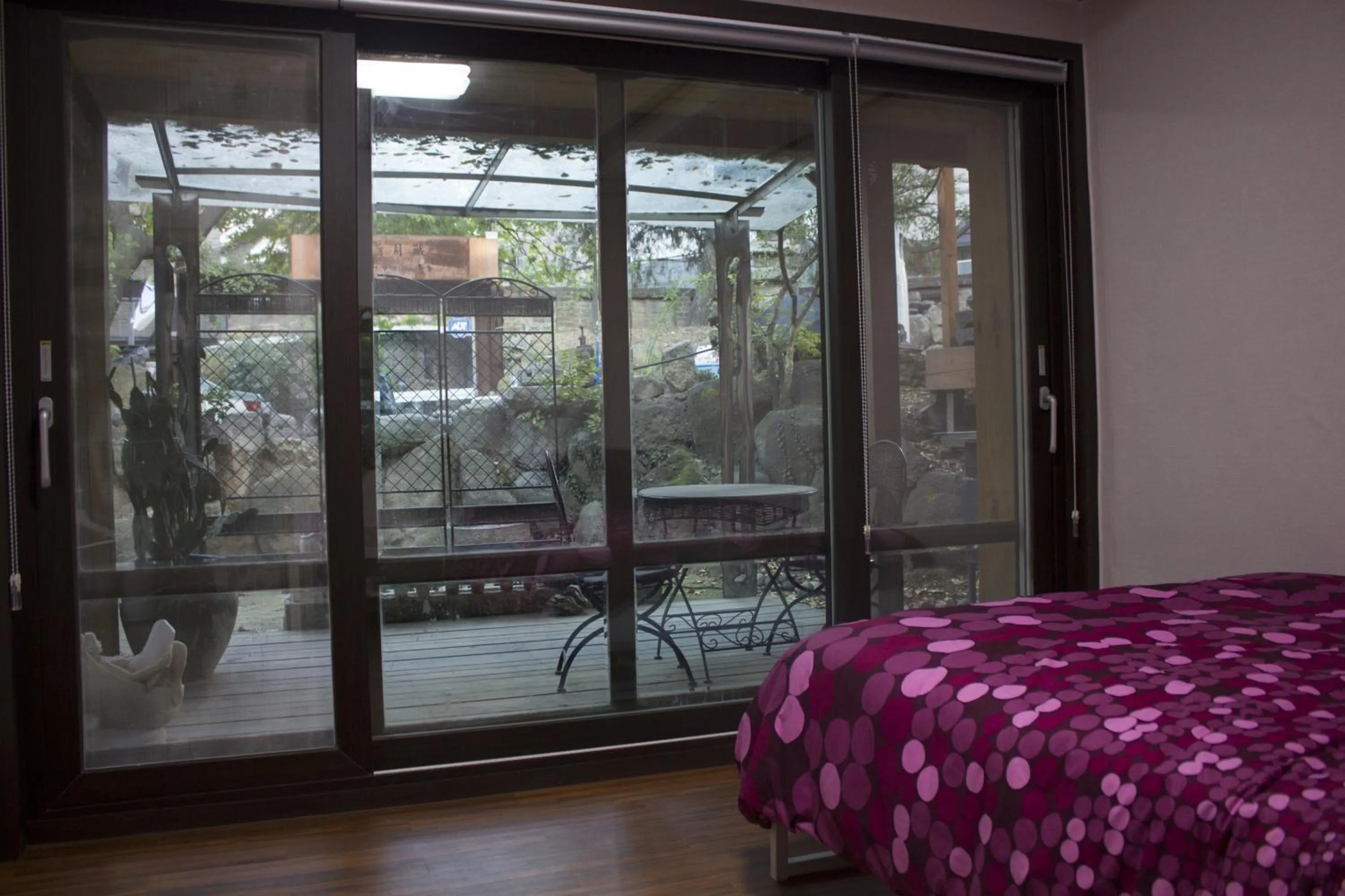 Balcony/Terrace, Bed in Jiwoljang Guesthouse