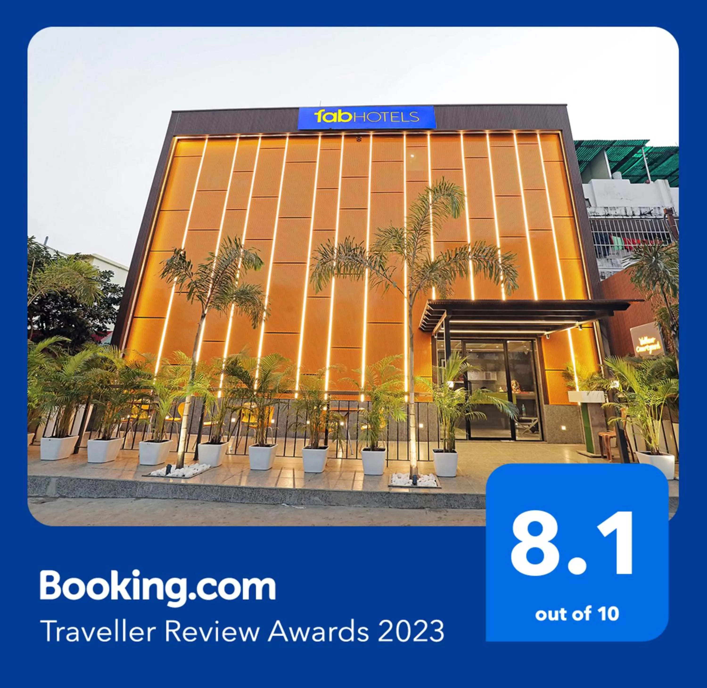 FabHotel Yellow Courtyard