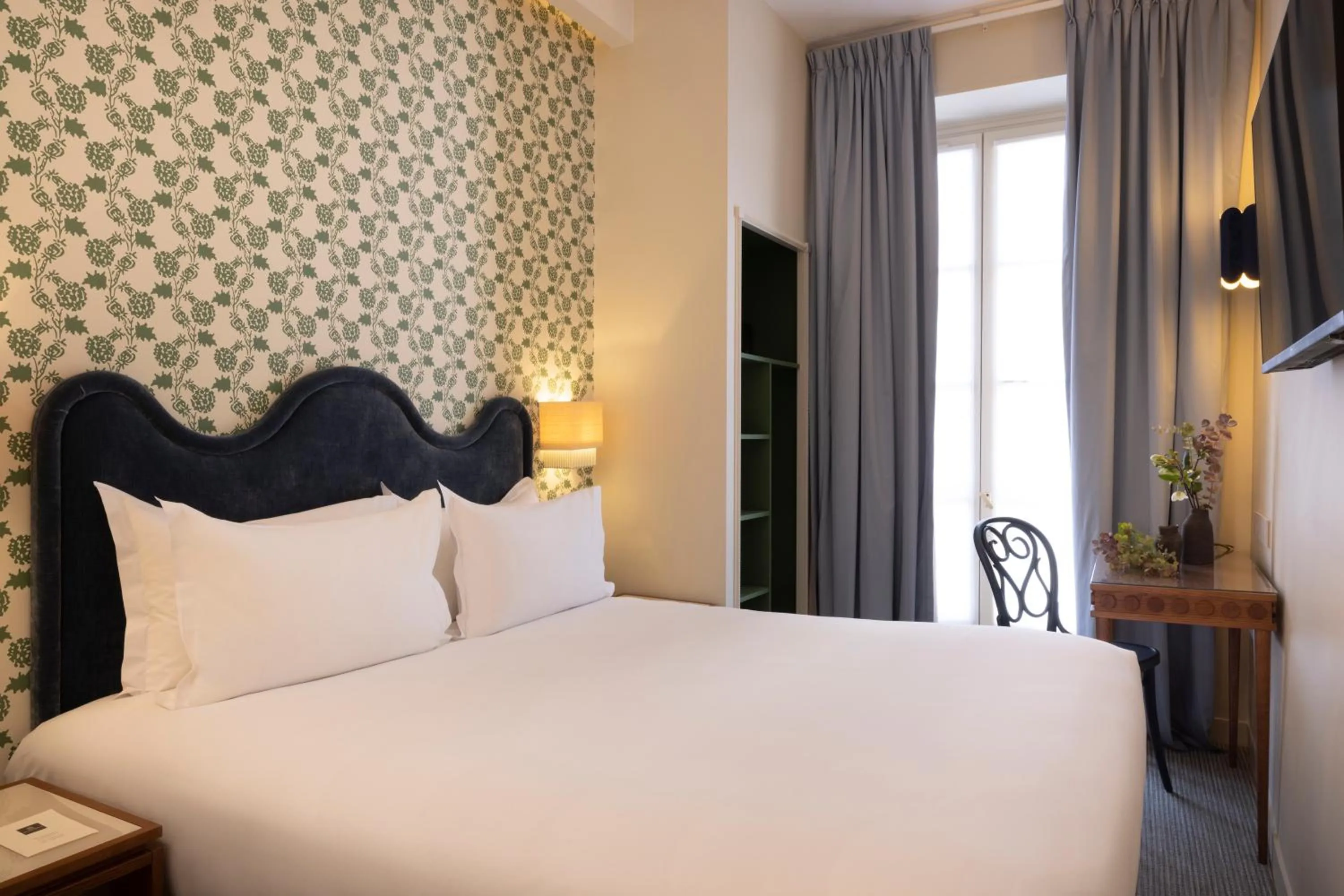 Bed in Hotel Michelet Odeon