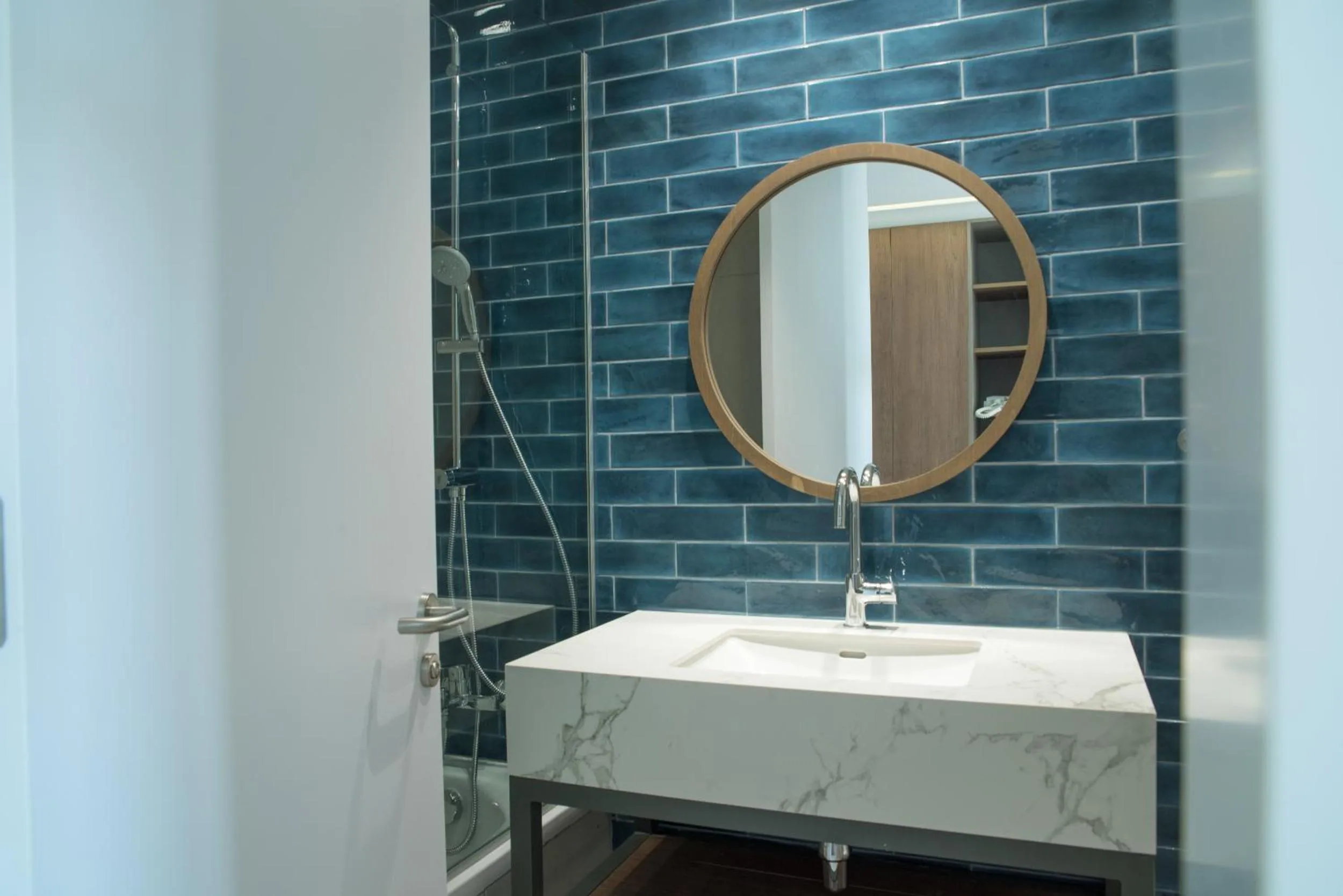 Standard Double or Twin Room with Side Sea View in Mandali Hotel