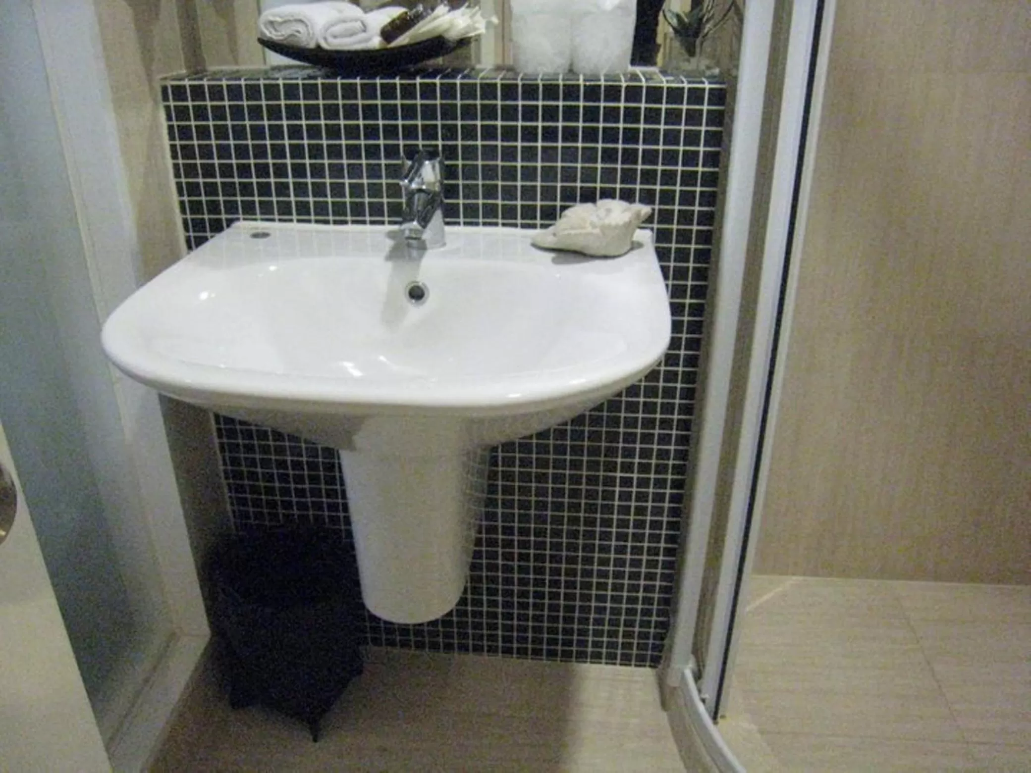 Bathroom in Aphrodite Inn Bangkok