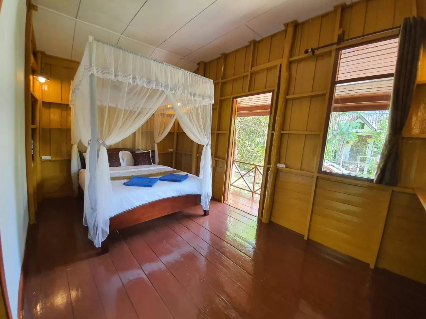 Photo of the whole room, Bed in Tree Tops River Huts