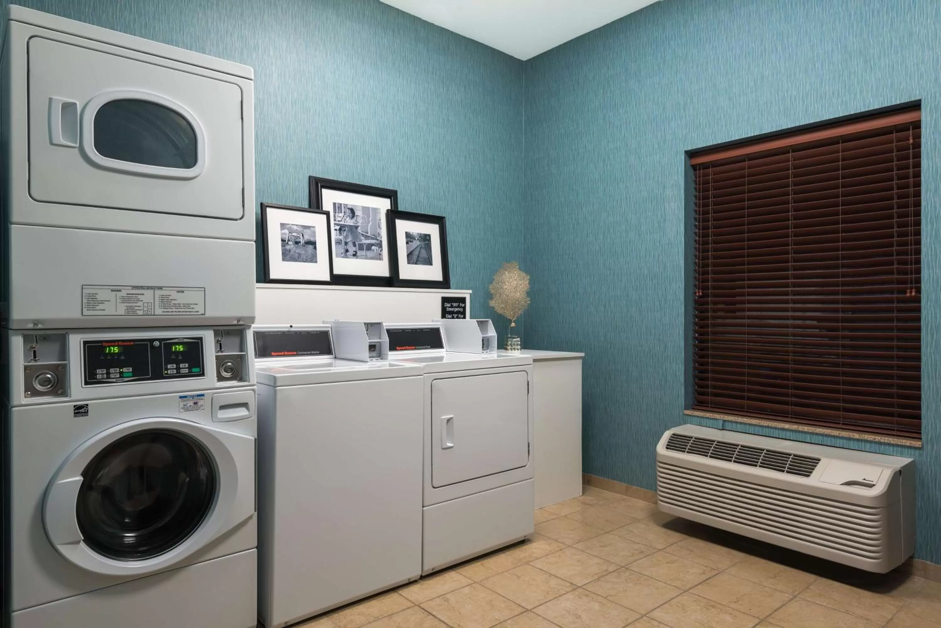 Photo of the whole room in Hampton Inn Bellevue