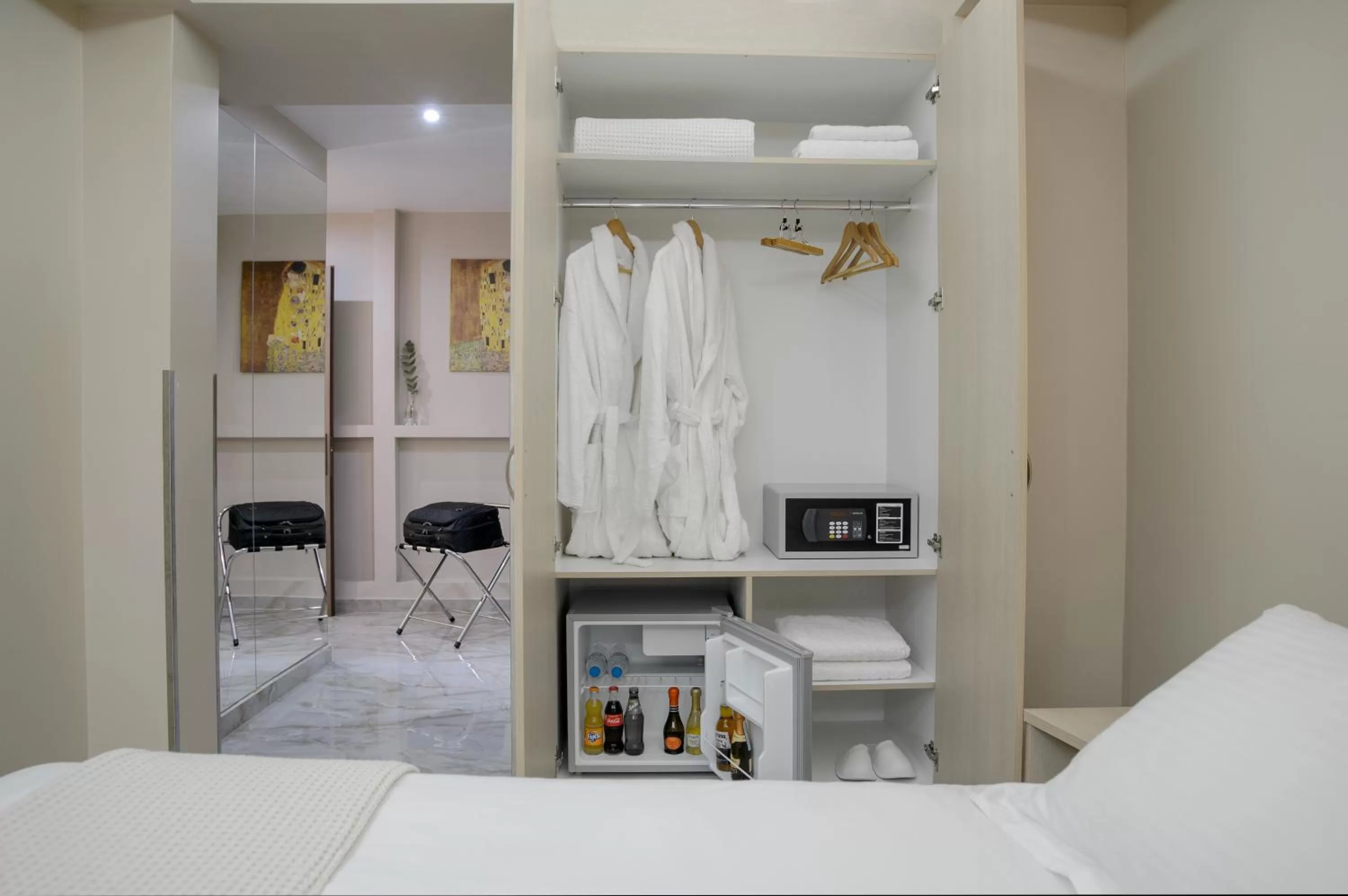 wardrobe, Bed in Athens Starlight Hotel