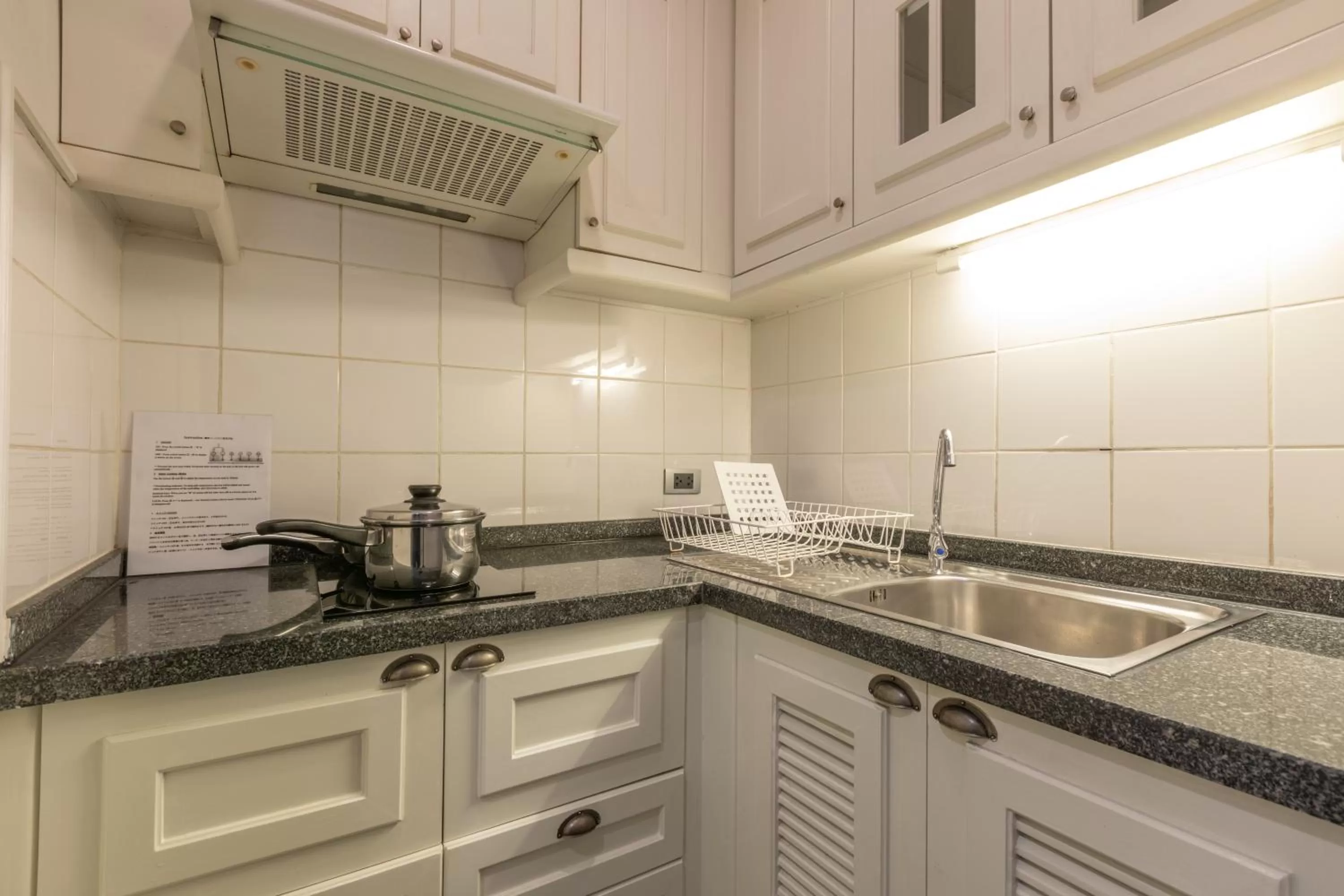 Kitchen or kitchenette in Cape House Hotel, Bangkok