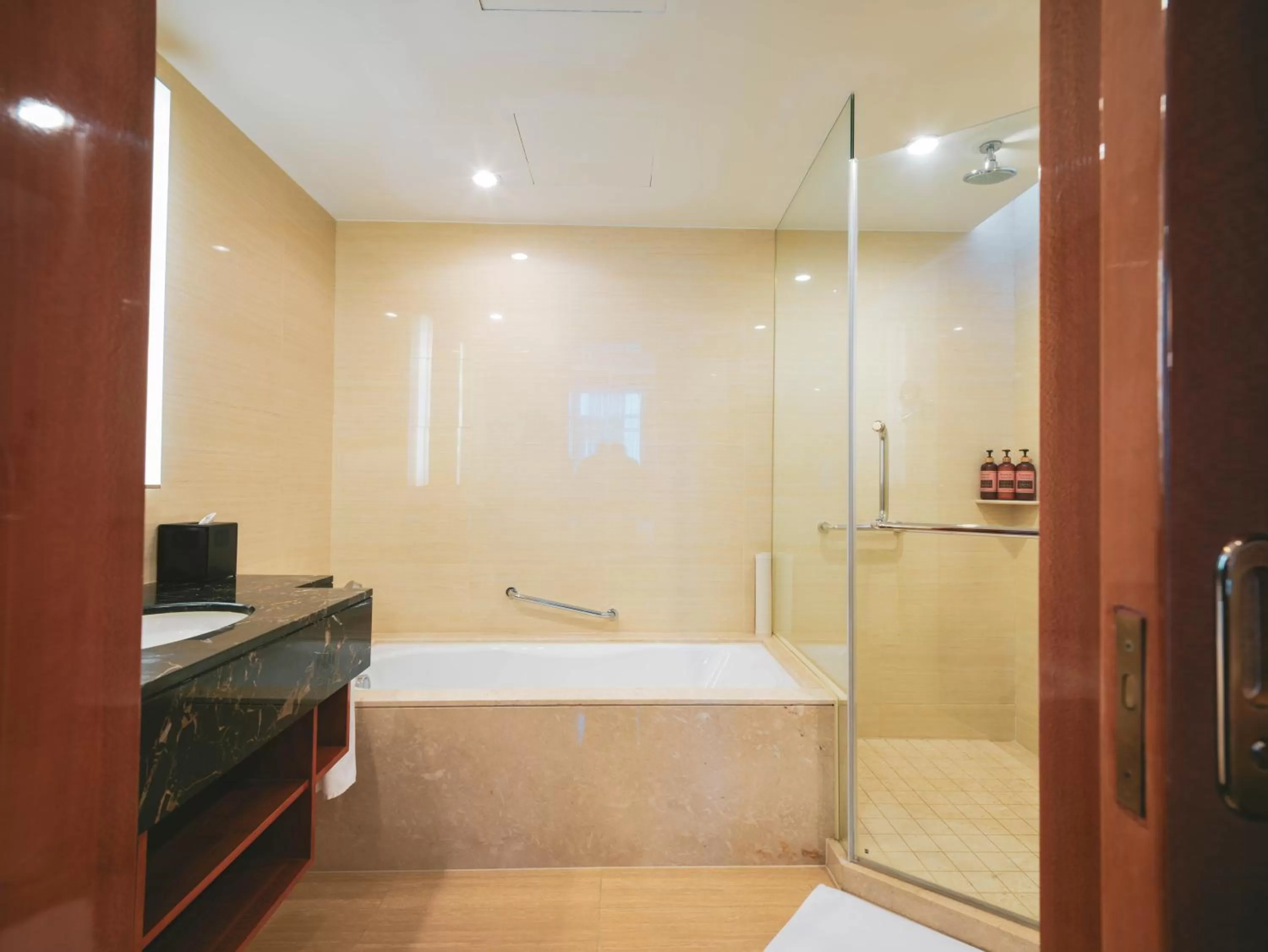 Bathroom in Ramada Plaza Shanghai Pudong Airport - 3 mins to PVG depature floor & check entrance with hotel shuttle