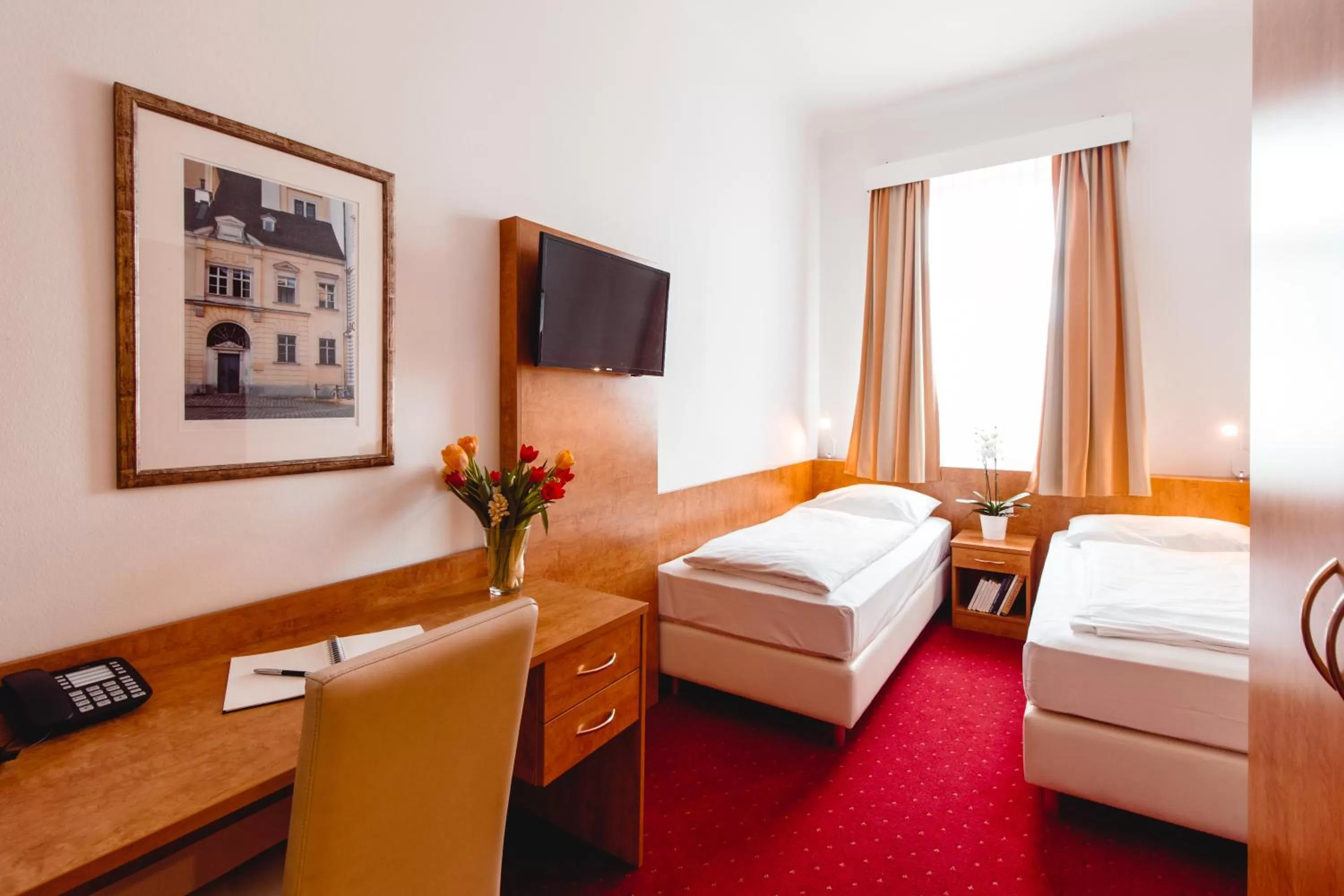 Photo of the whole room, Bed in Hotel Allegro Wien